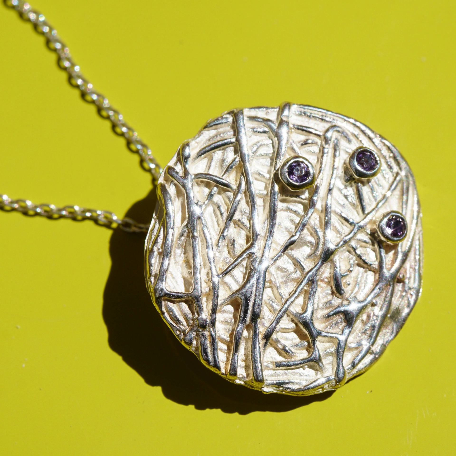 Saphir Anhänger mit Kette 925er Sterlingsilber ....Wollknäuel Struktur Handarbeit