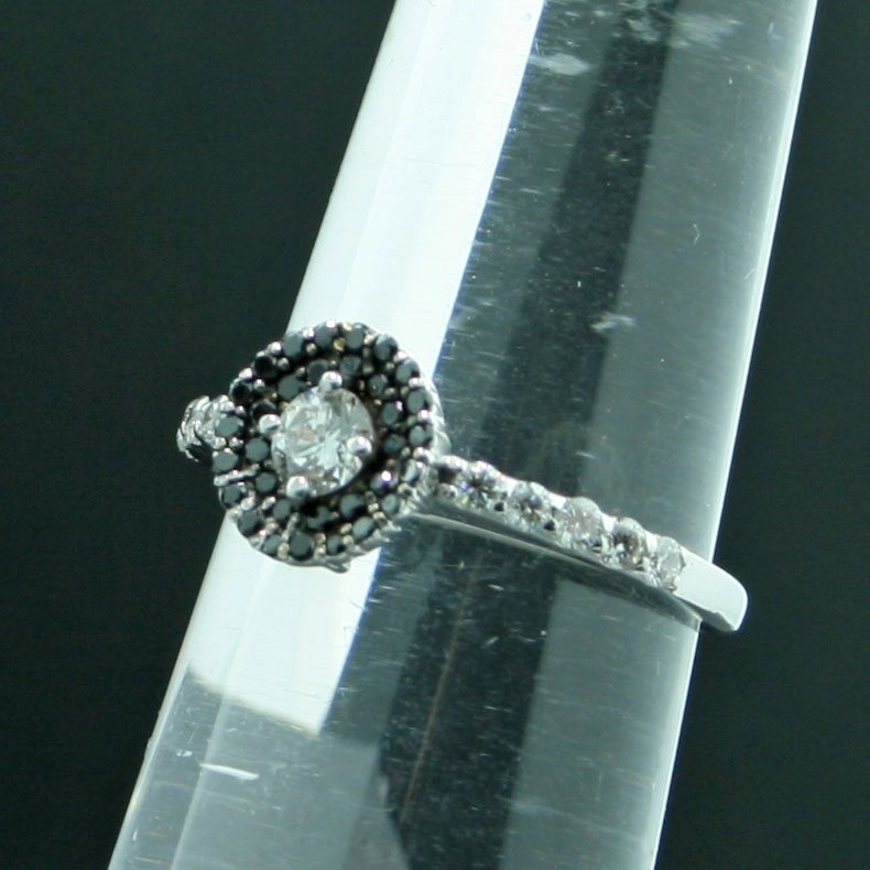 Brillant-Ring, 750er-Weißgold mit schwarzen und weißen Vollschliff-Brillanten