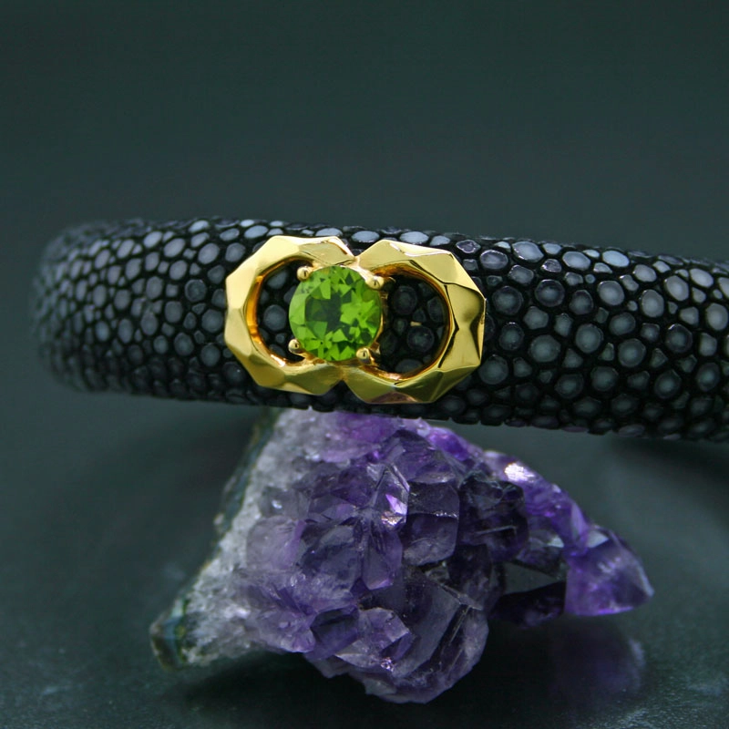 Peridot-Rochenleder-Armreif, 925/-Silber