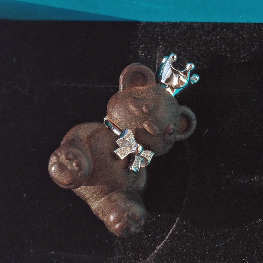 Brillant-Anhänger "Teddybärchen mit Krone", 750/-Weißgold/-18 kt
