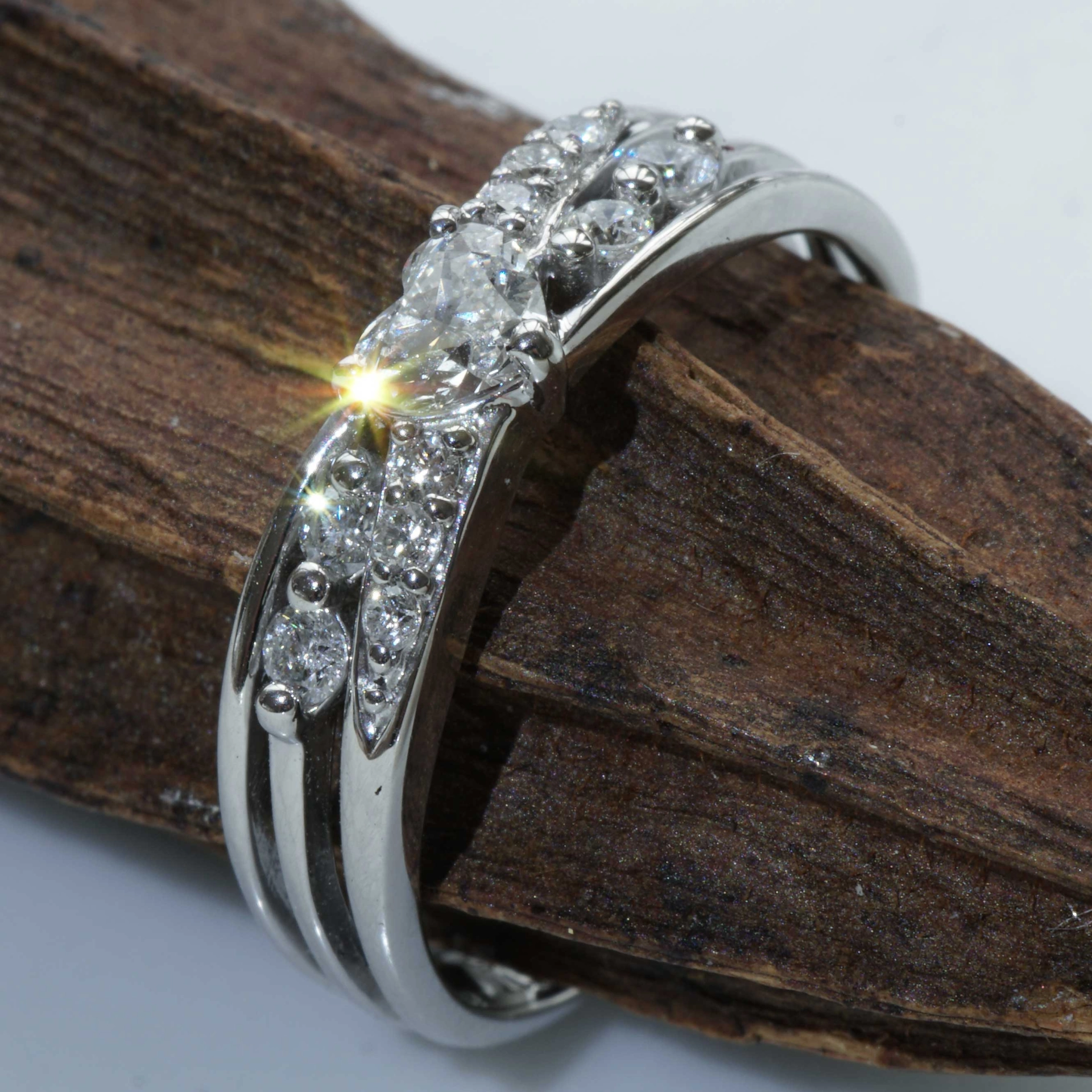 Heart Diamond Platinum Ring TW VVS beautiful solid Design 19x8x3 mm