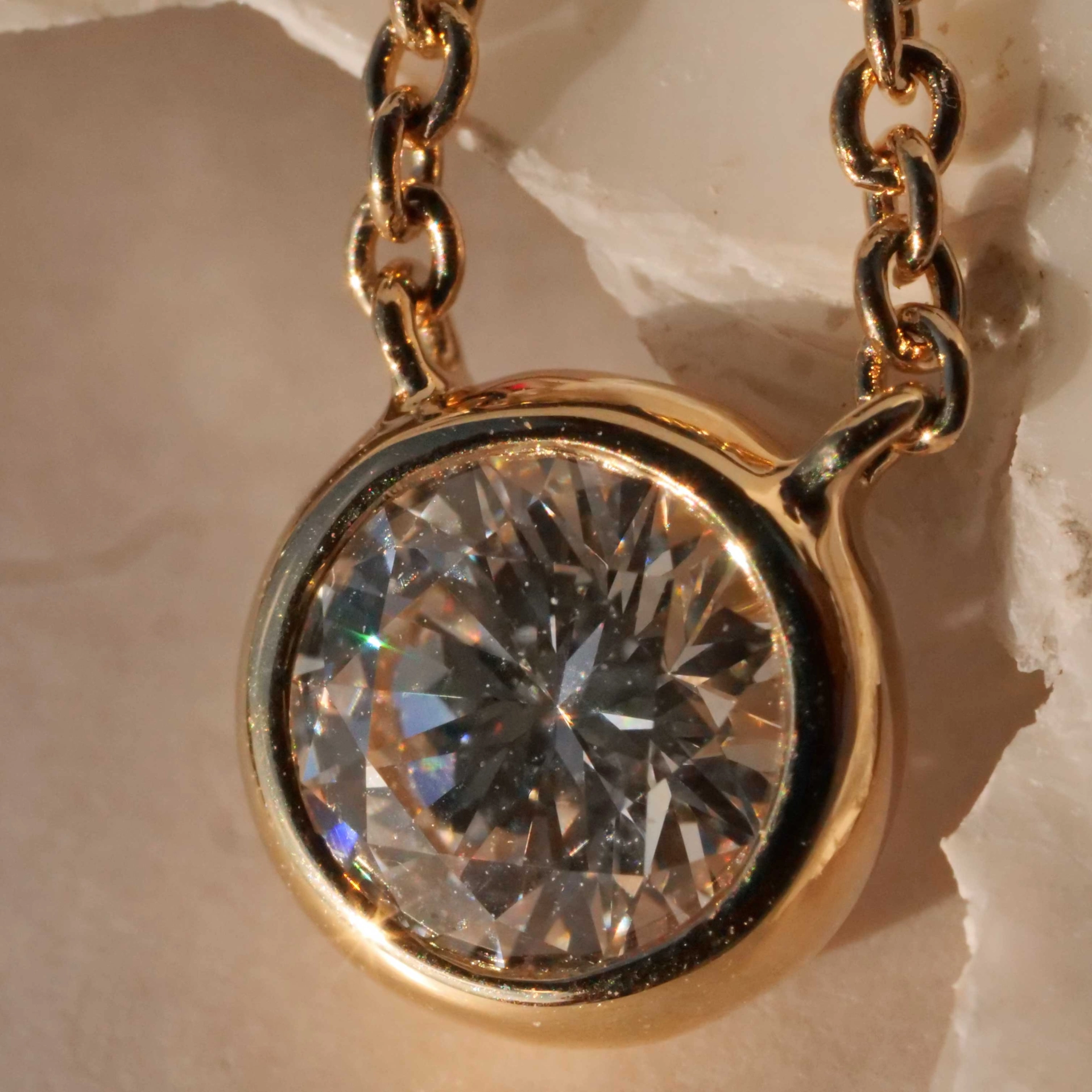 Brilliant Necklace 0.50 ct E (very fine white) / SI1 (small inclusions) with GIA report 18 kt Gold