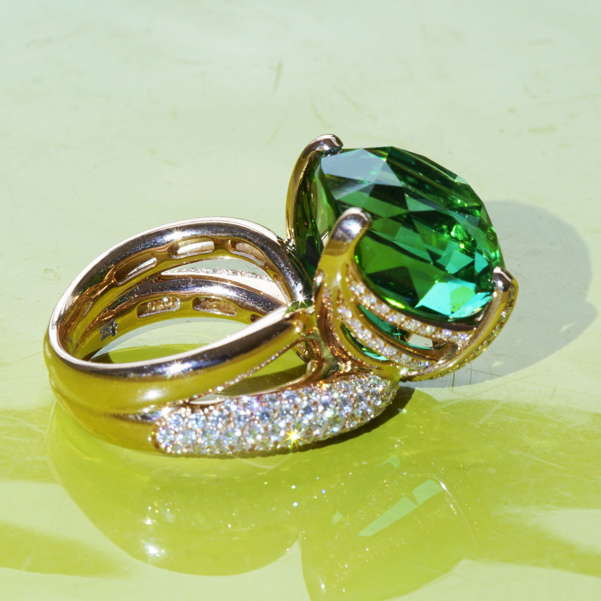 Tourmaline Diamond Ring 18kt Rosegold investment gem 25.15 ct Afghanistan green-bluish loupe clean AAA+ 16 x 16 x 14 mm