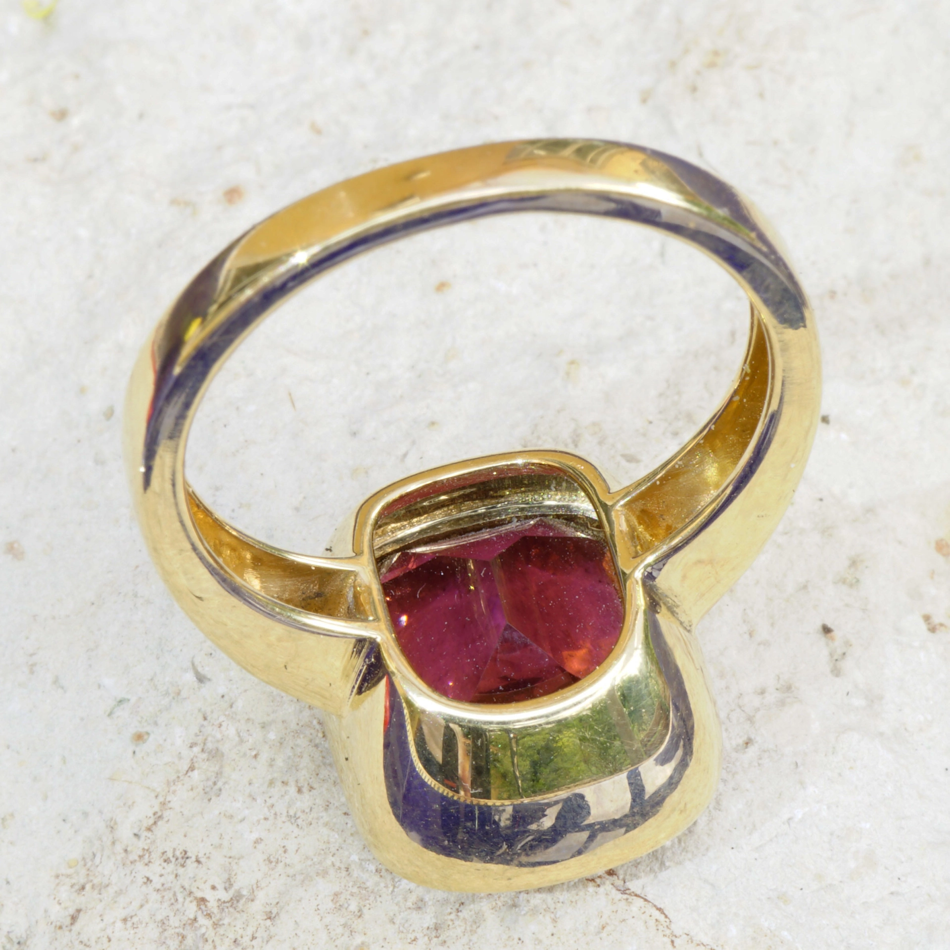Kunar Mine Tourmaline Brillant Ring.....exceptional Color Deep Pink...18 kt Yellowgold