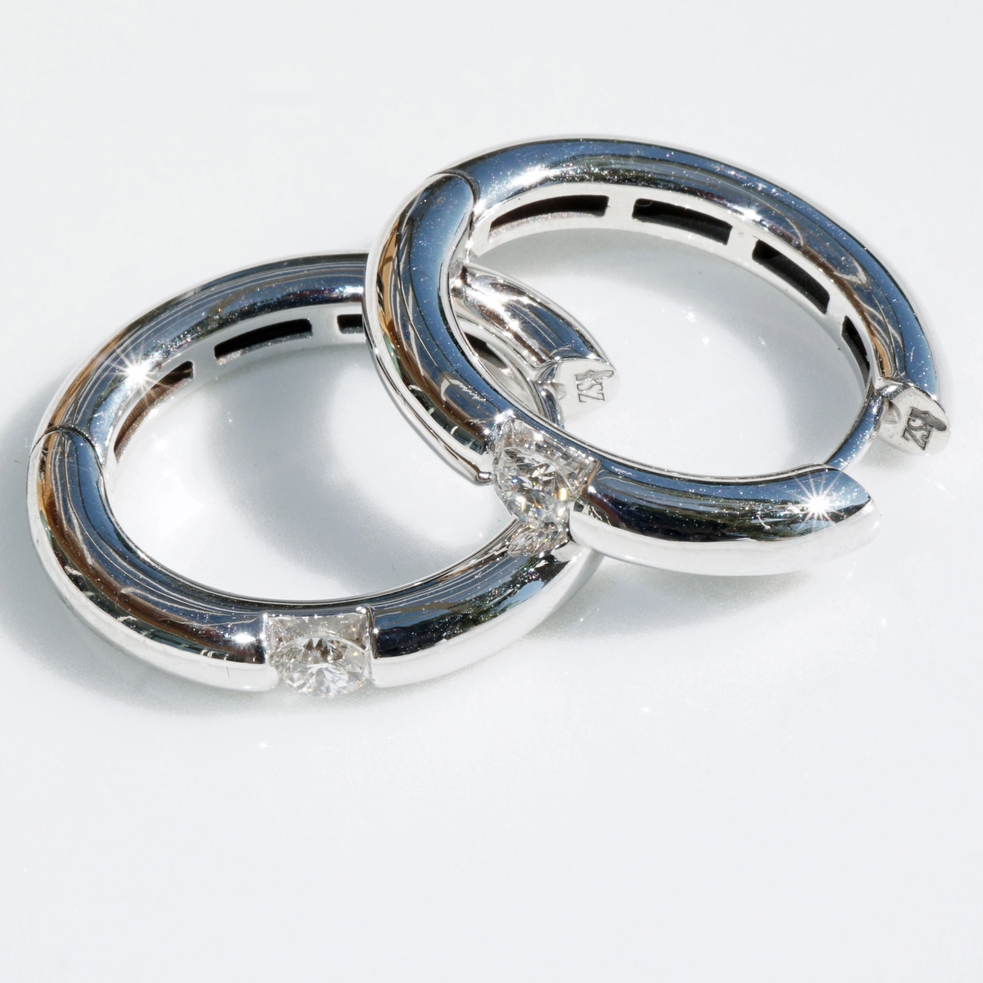 Solitaire Brillant Creoles total 0.30 ct modern italian Setting 18 kt White Gold