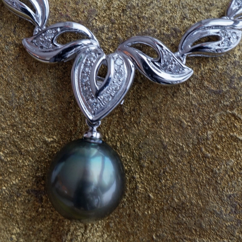Tahiti-Zuchtperl-Collier-750er-Weißgold-0.28 ct Brillanten
