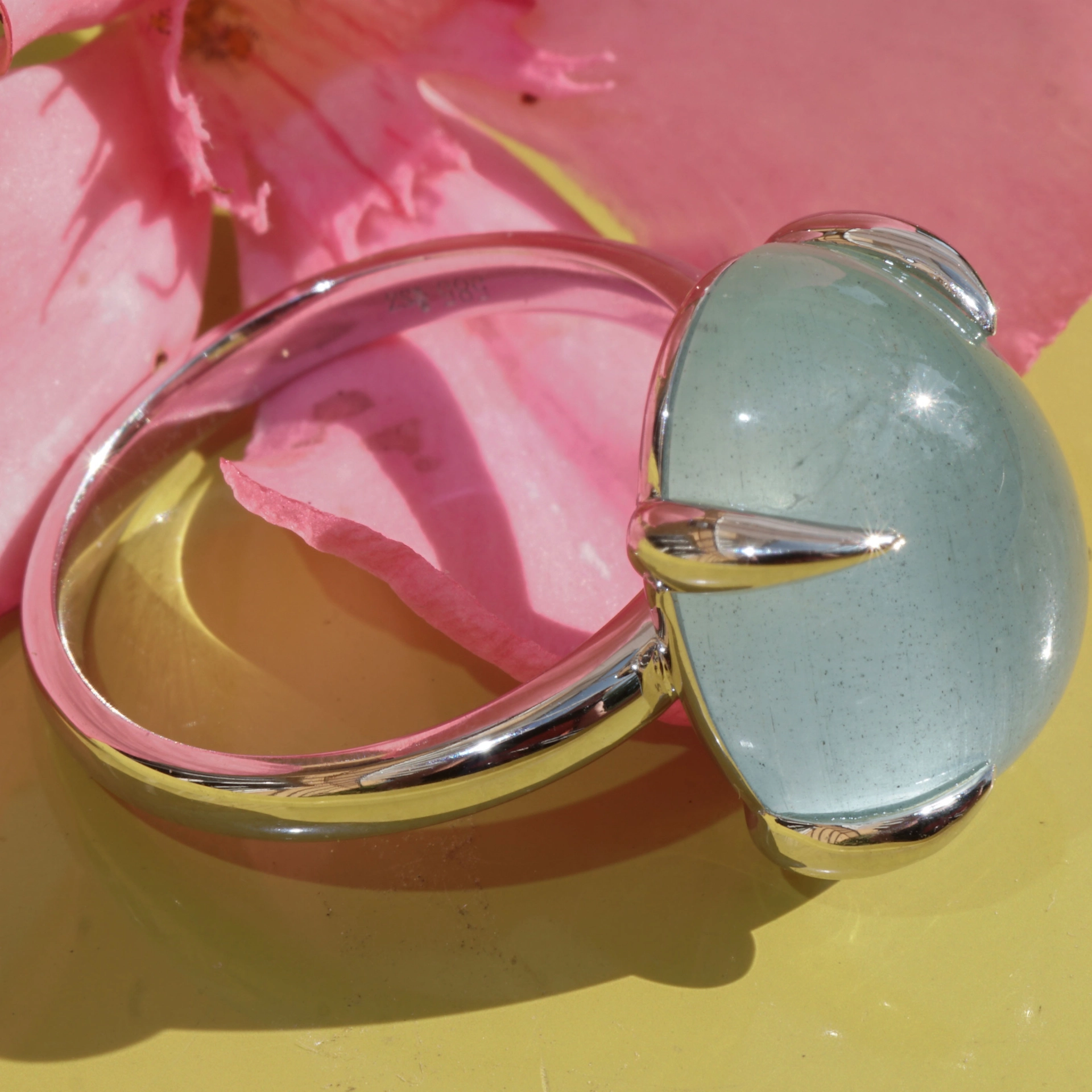 Aquamarin Ring 18 kt White Gold ...magic Light