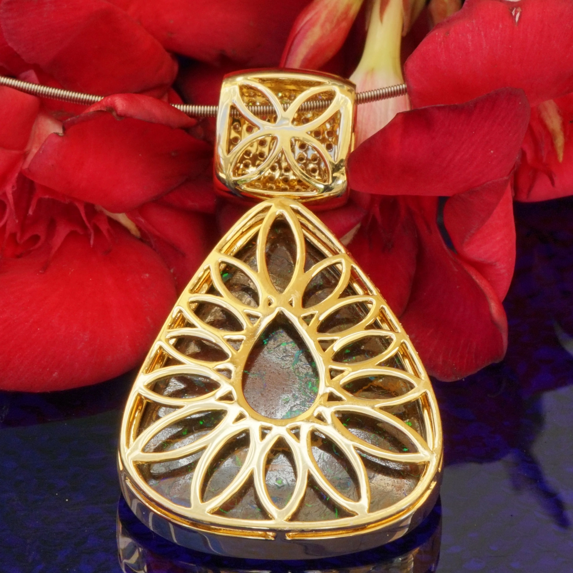 Opal Matrix Brilliant Pendant 31 ct 0.46 W SI-P 750 Yellow Gold AUSTRALIA