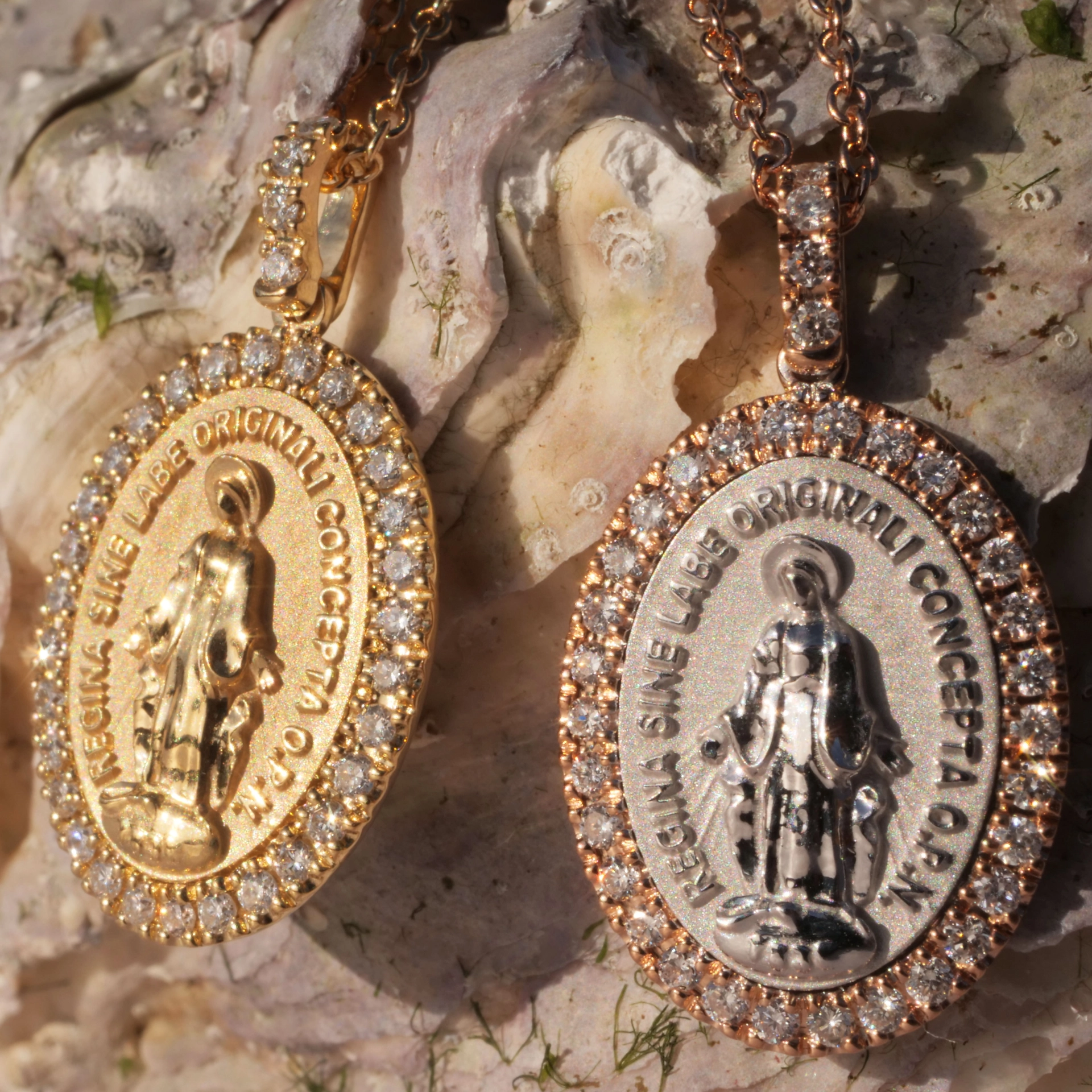 Sweet Madonna Pendant made in italy perfectly set in 750 White Gold and Rose Gold