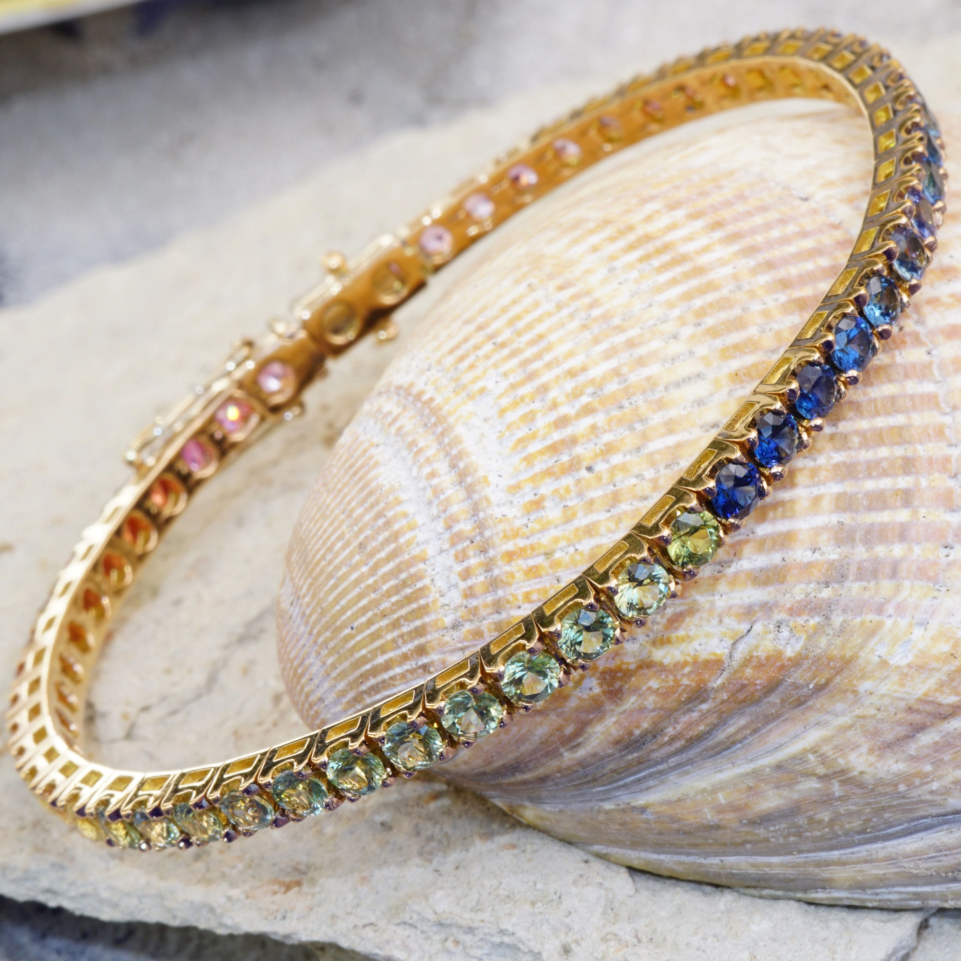 A Dream Journey in the World of Colors....Saphire Bracelet 18 Kt Rosegold