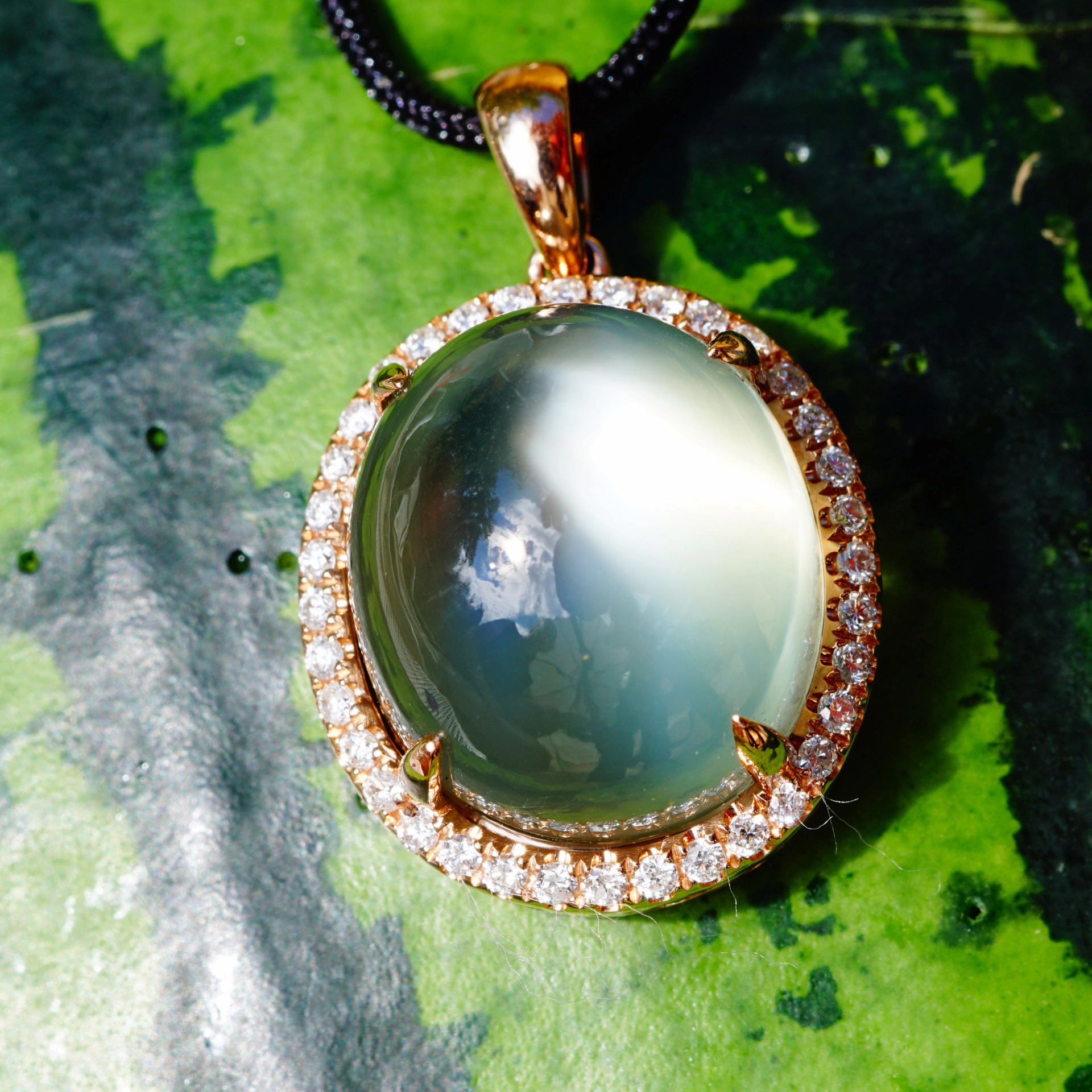 Moonshine...25 ct fine Moonstone with 0.48 ct Diamonds