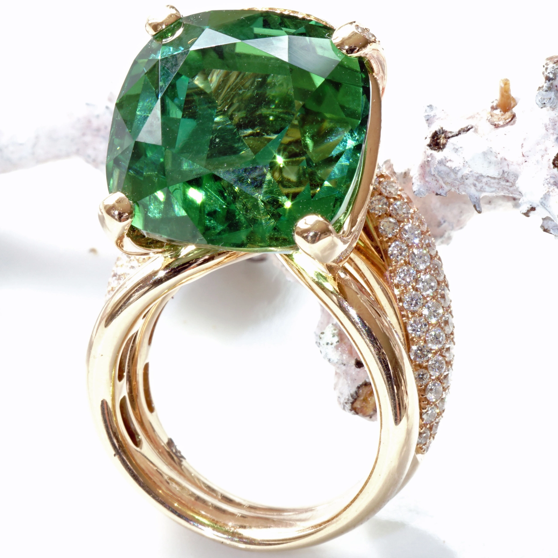 Tourmaline Diamond Ring 18kt Rosegold investment gem 25.15 ct Afghanistan green-bluish loupe clean AAA+ 16 x 16 x 14 mm