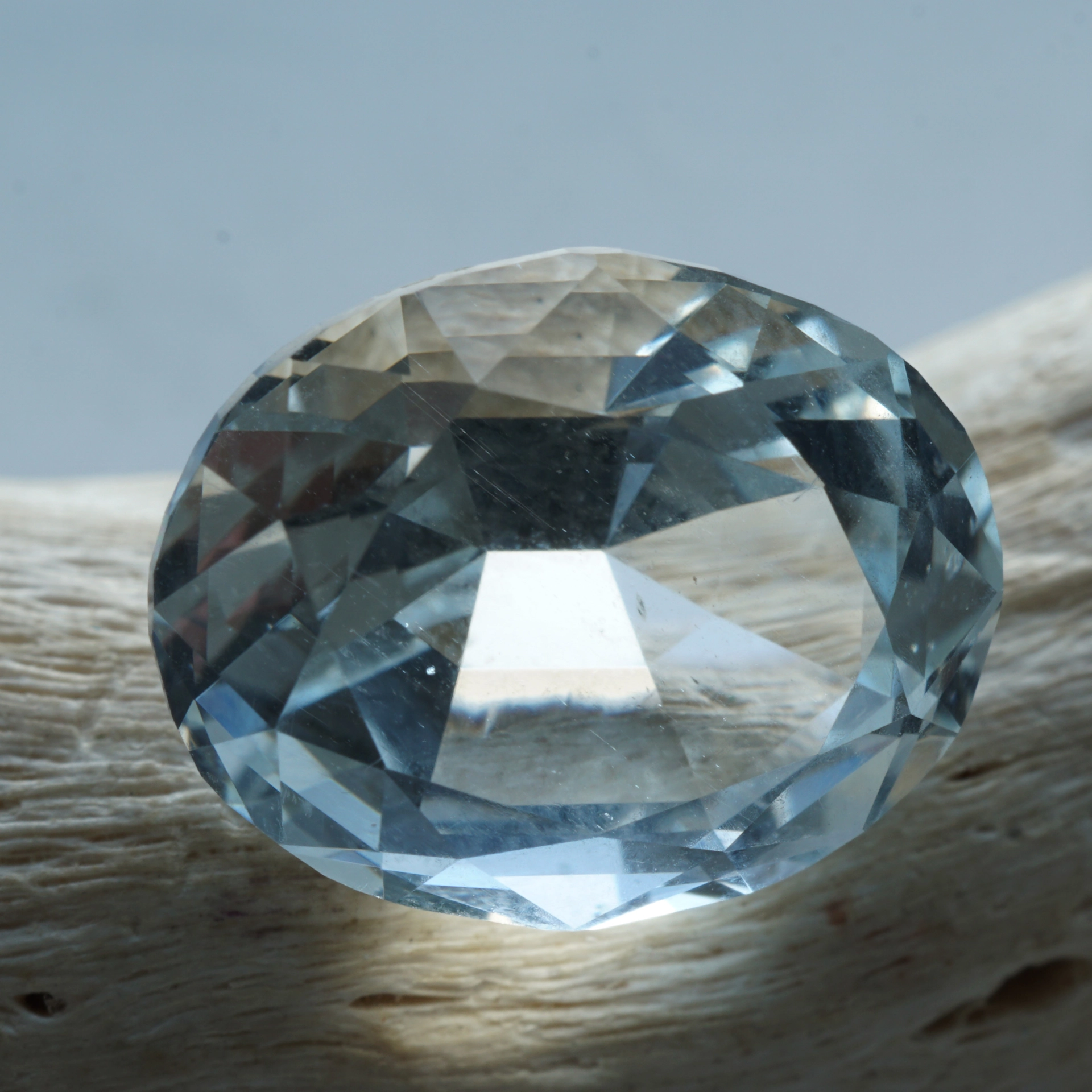 Goshenite beryl ring 4.82 ct, 750 yellow gold Mozambique ... colorless pure form