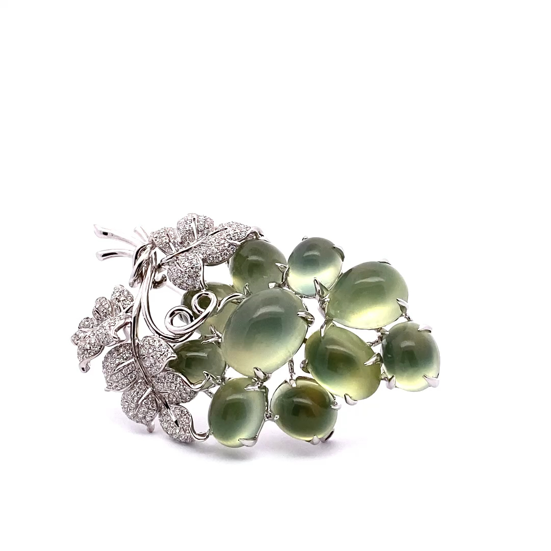 Wine Prehnite Brilliant Brooch with Pendant 750 White Gold 70 ct 2.19 ct TW / VVS-VS 