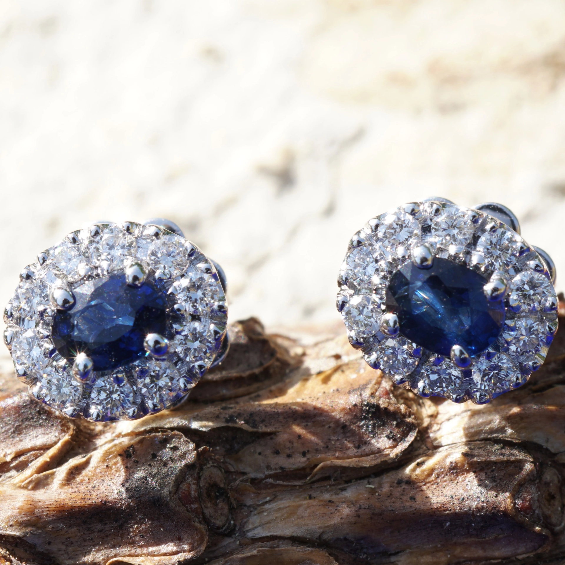 Luxury Saphire Earrings...18 kt Gold....made in bella Italy