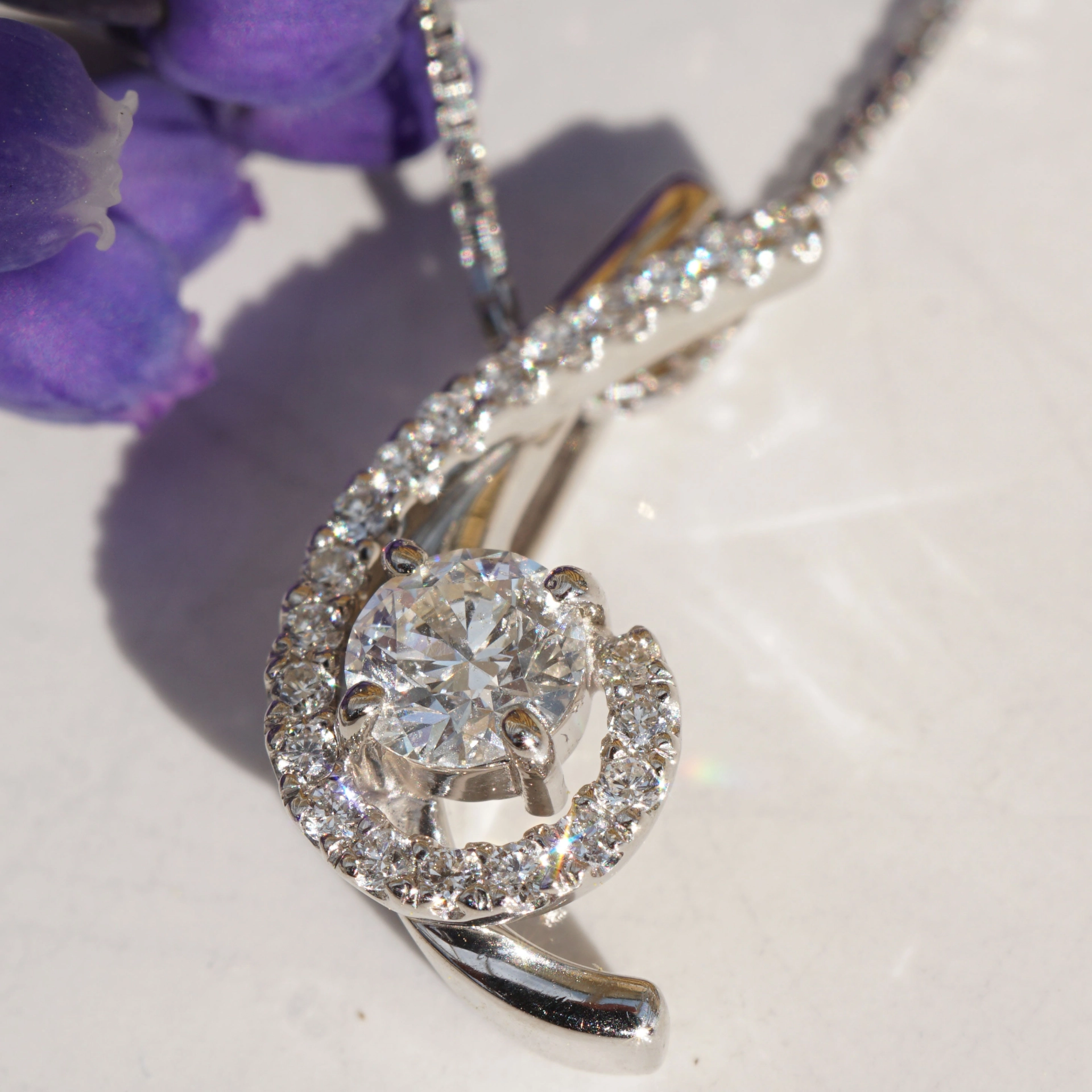 Brilliant Pendant with Chain 0.318 ct 0.14 ct W SI 18.5 x 8 mm 900 Platinum
