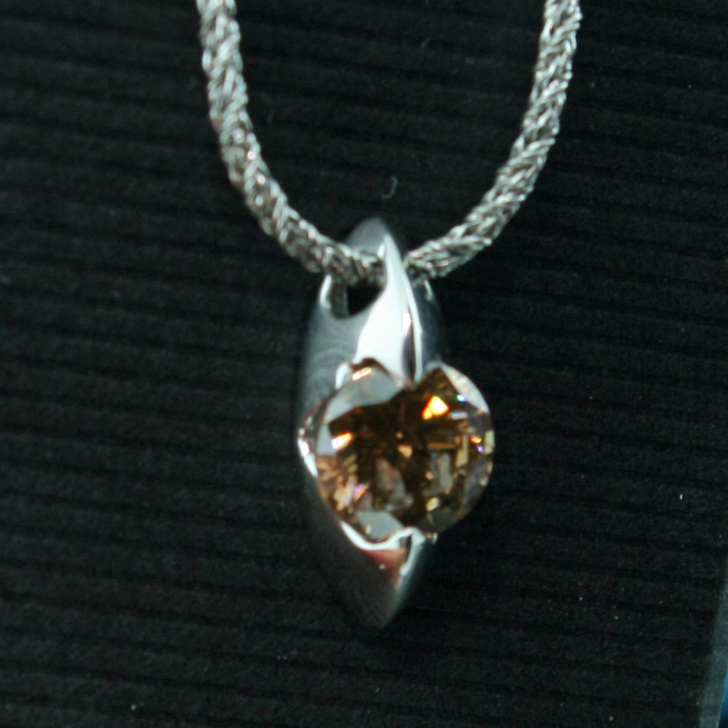 Solitär-Brillant-Anhänger mit Kette, 1.51 ct, Feines Braun / P1, 900er-Platin