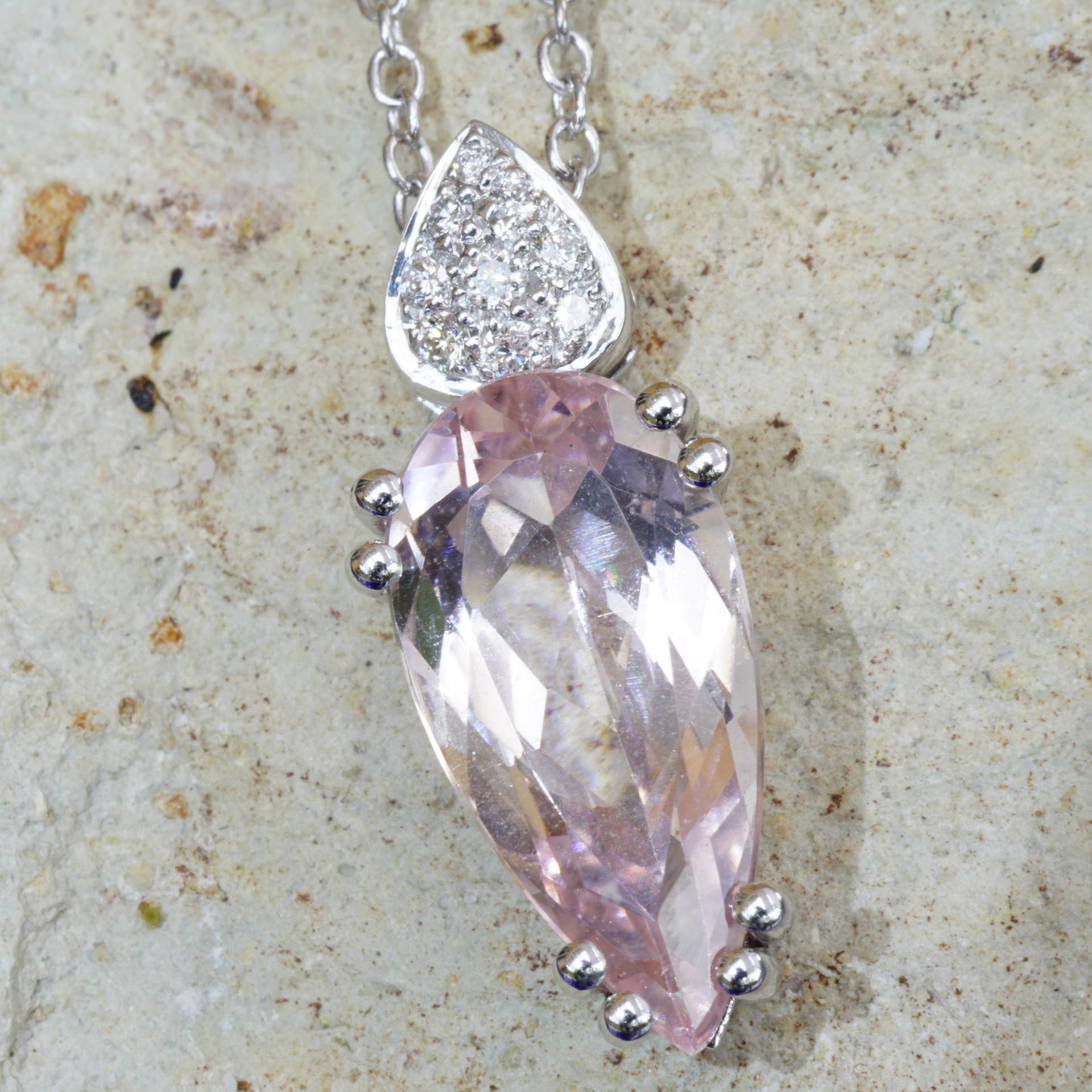 Morganite Diamond Pendant Whitegold 18 kt.....makes you want to get up in the morning