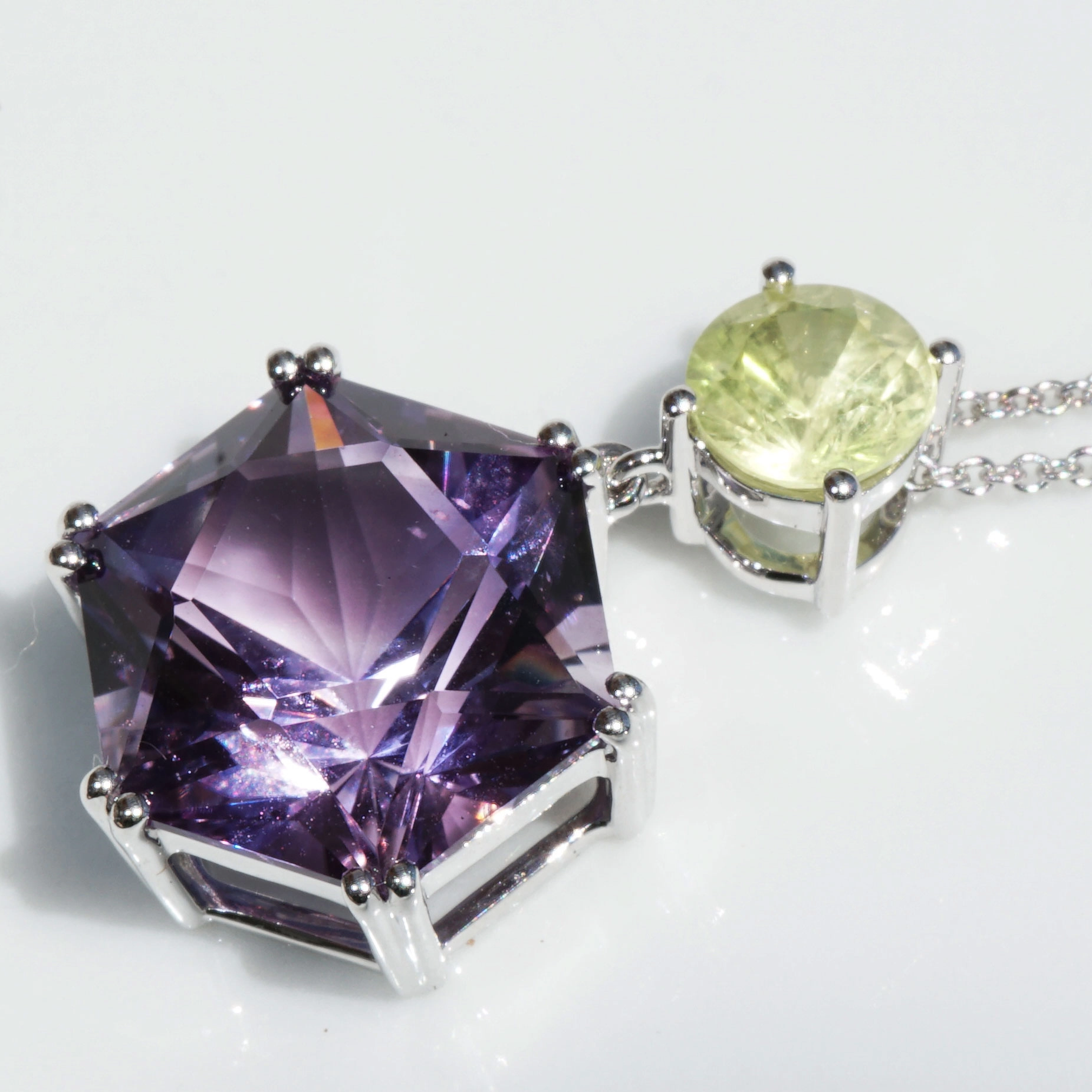 Chrysoberyll Amethyst Pendant with Chain...neverseen Colors...18 kt White Gold