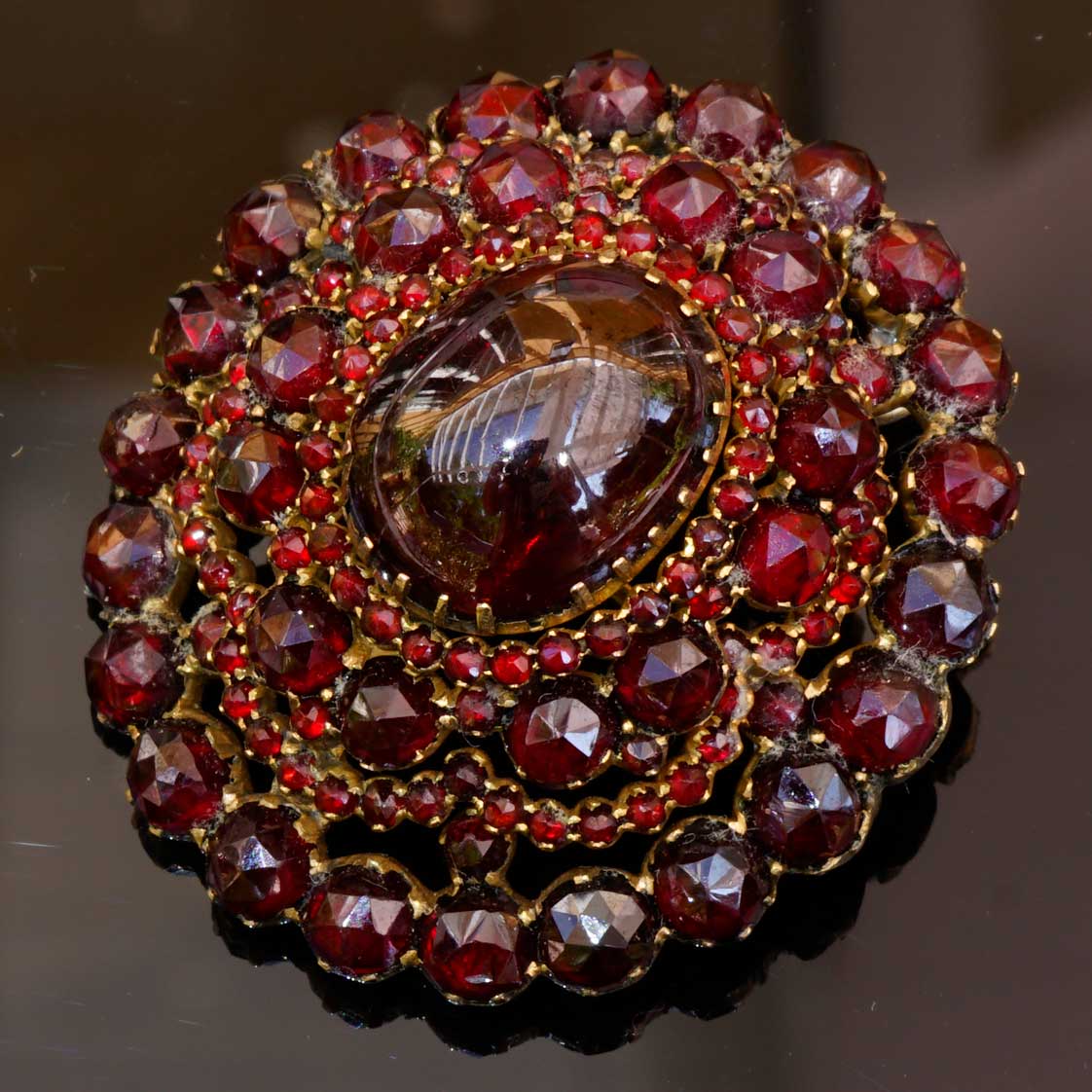 Böhmische Granat Anhänger Brosche um 1850-1900 Historismus Tombak...besonders schön erhalten und gestaltet