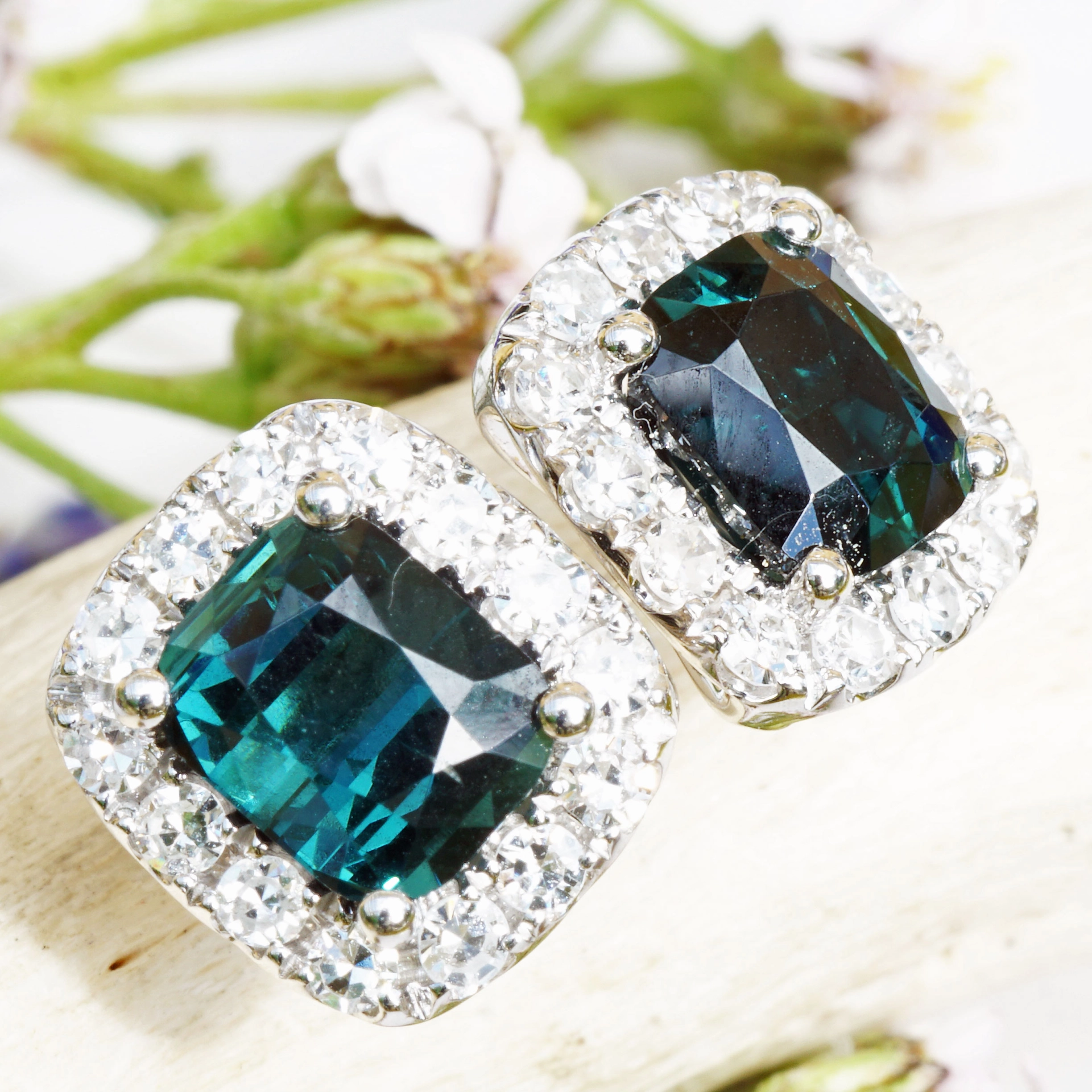 Tourmaline Brilliant Ear Studs AAA 18 kt Gold