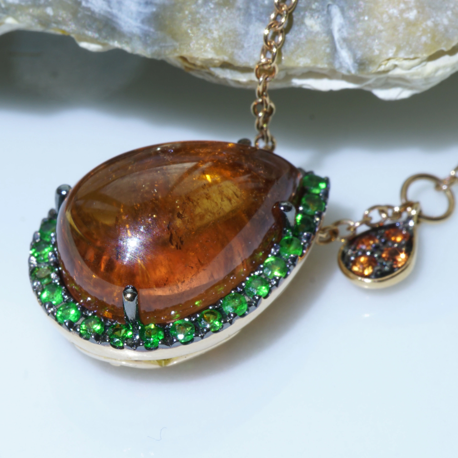 Turmalin Pendant..great Color...green Tsavorith and yellow-pinkish Turmalin and Saphire 18 kt Rosegold