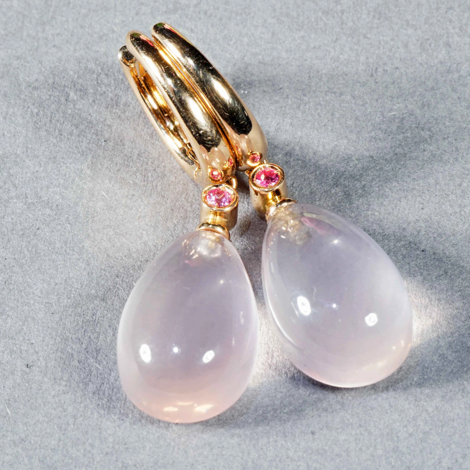Rosequartz and pink Saphire ...ideal Kombination for modern Earrings made in Italy