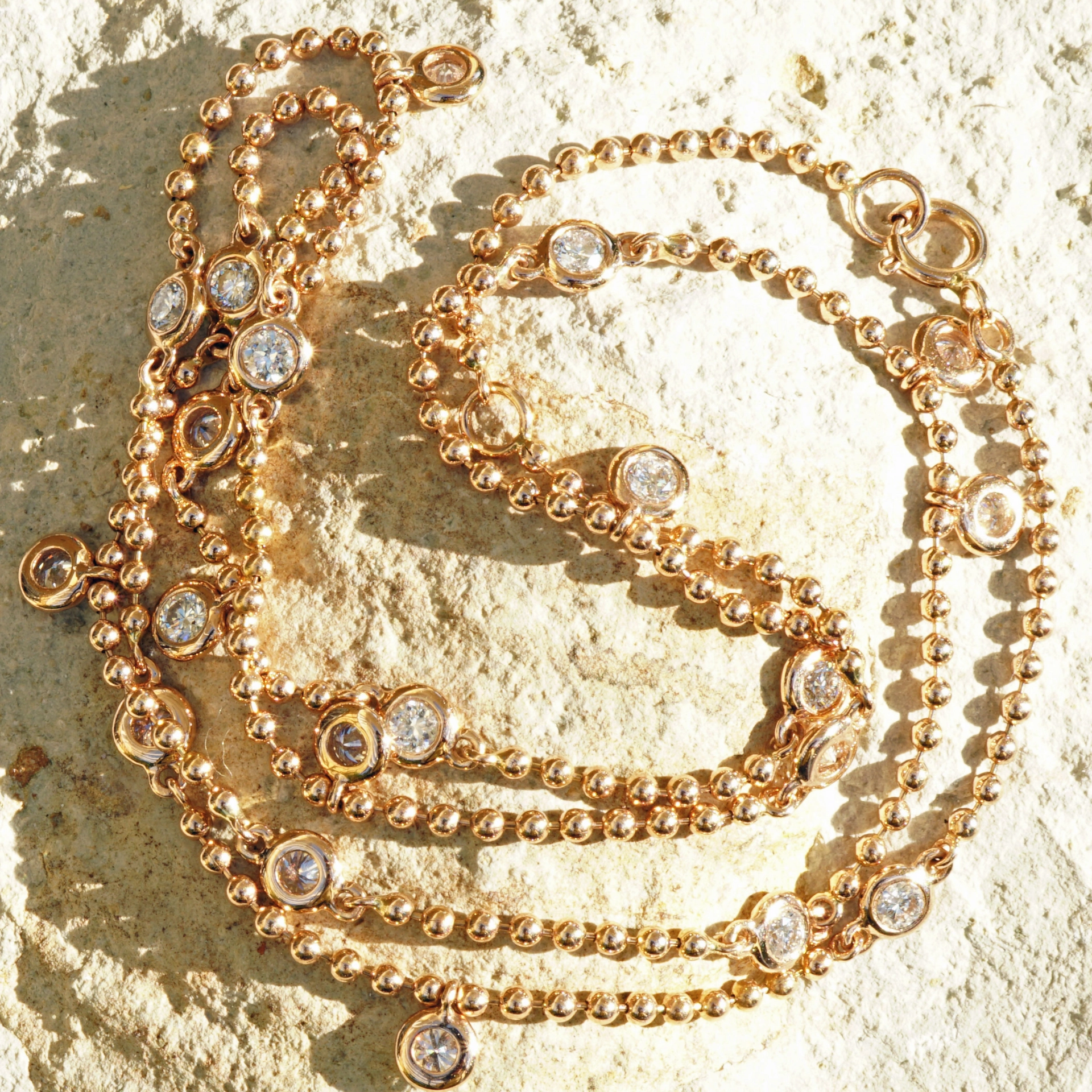 A modern collier....20 diamonds in chaton setting, nice necklace composed of small bullets