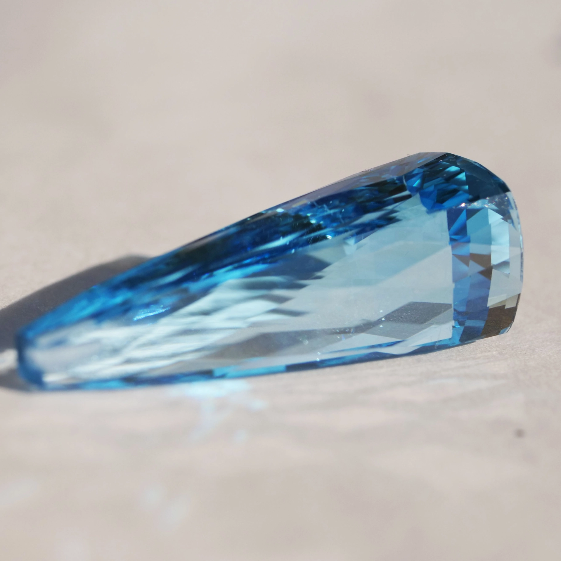 Bluetopas Tear Drop Swiss blue 28 ct very special