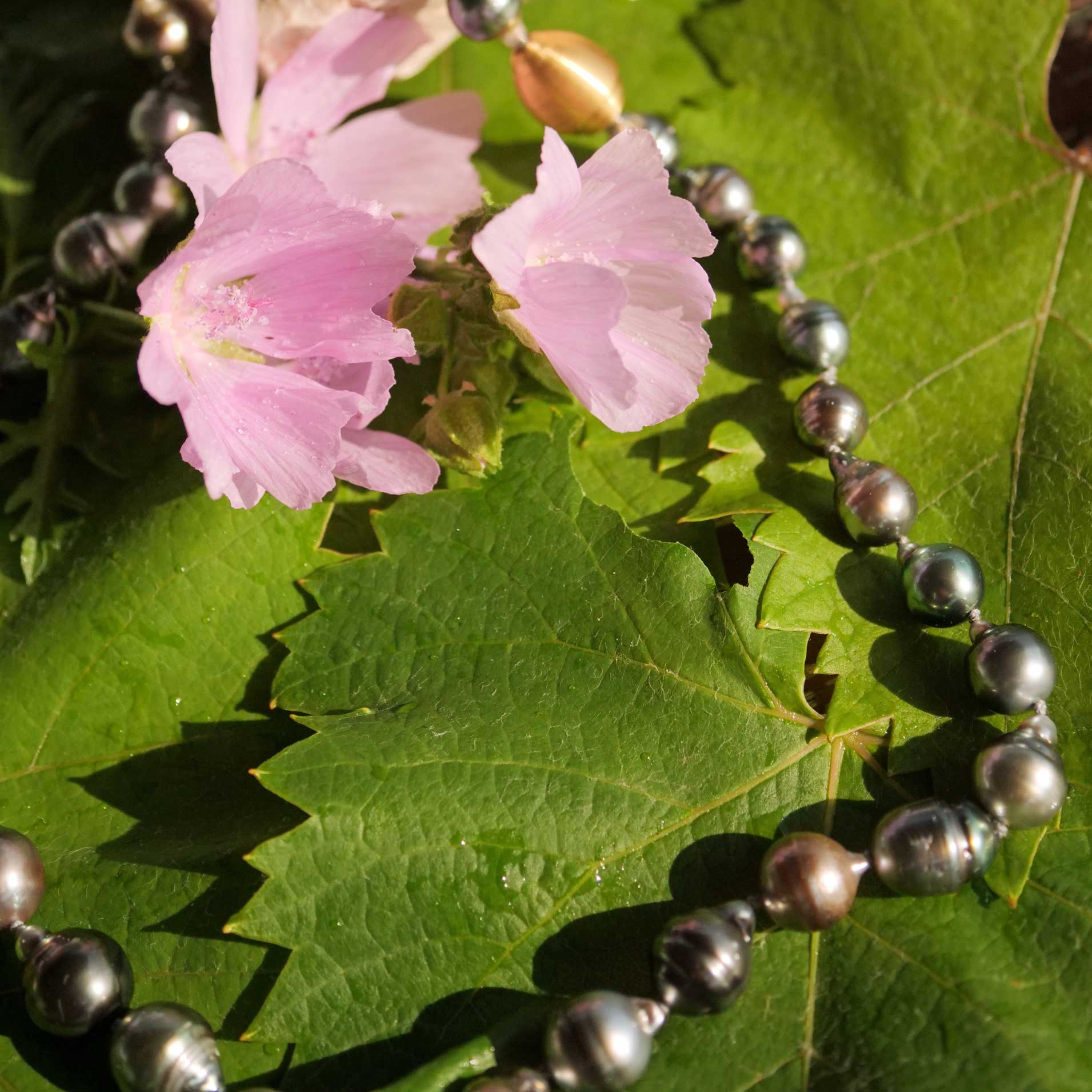Tahitian cultured pearl necklace 8-11 mm baroque beautiful quality with intense lustre untreated 48 cm long