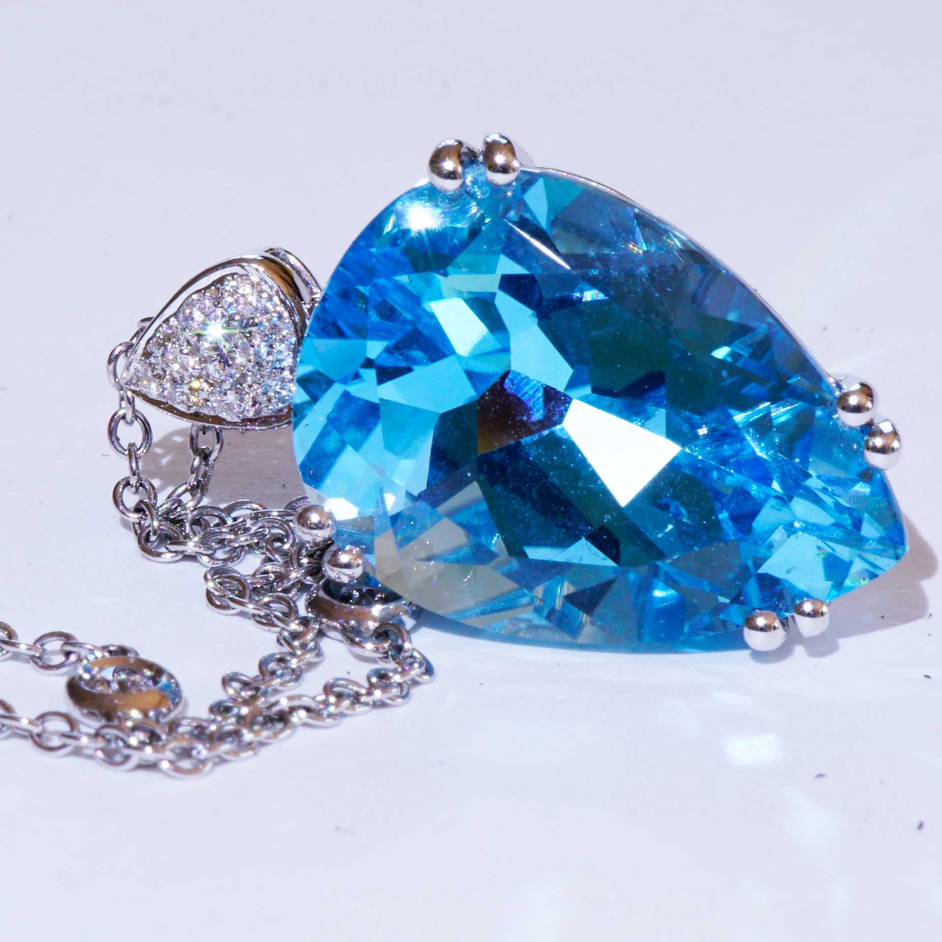 Blue Topaz Brilliant Pendant 750 White Gold 14 ct 0.11 ct Aqua Water Brilliance Teardrop Shape