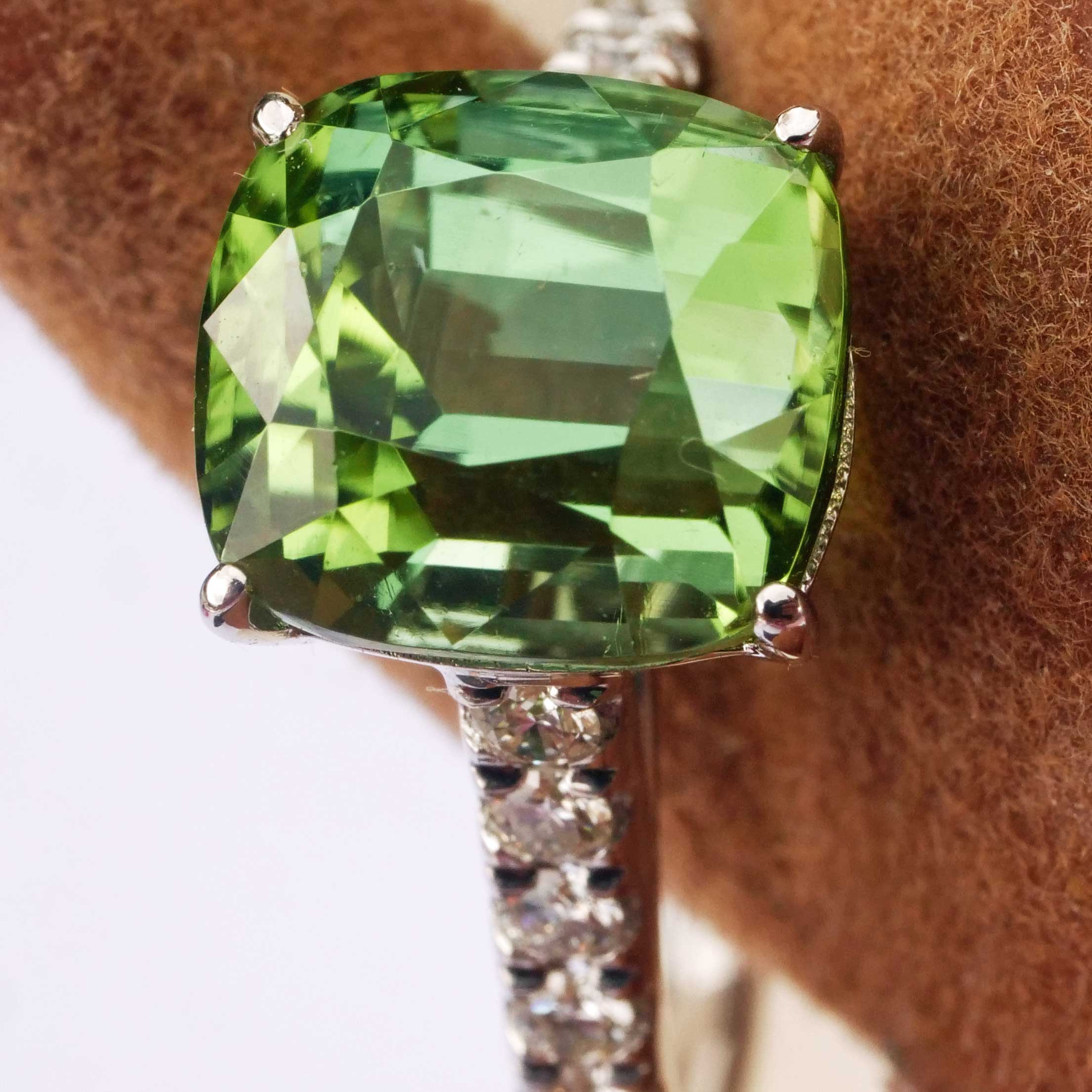 Lagun Green-Blue Tourmaline Brilliant Ring 750 White Gold 3.90 ct 0.27 ct Afghanistan Top Quality