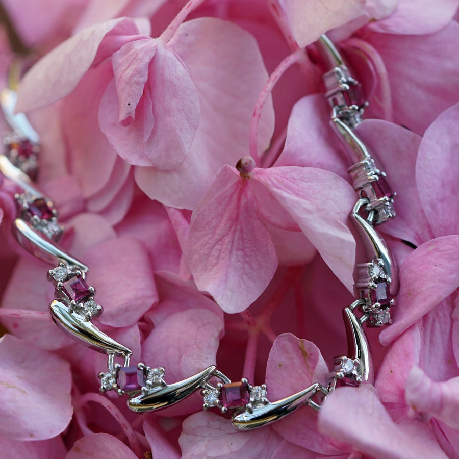 Fine Ruby-Brilliant Jewellery.. fine rubies in square cut 0.80 c.... red-pink....very elegant