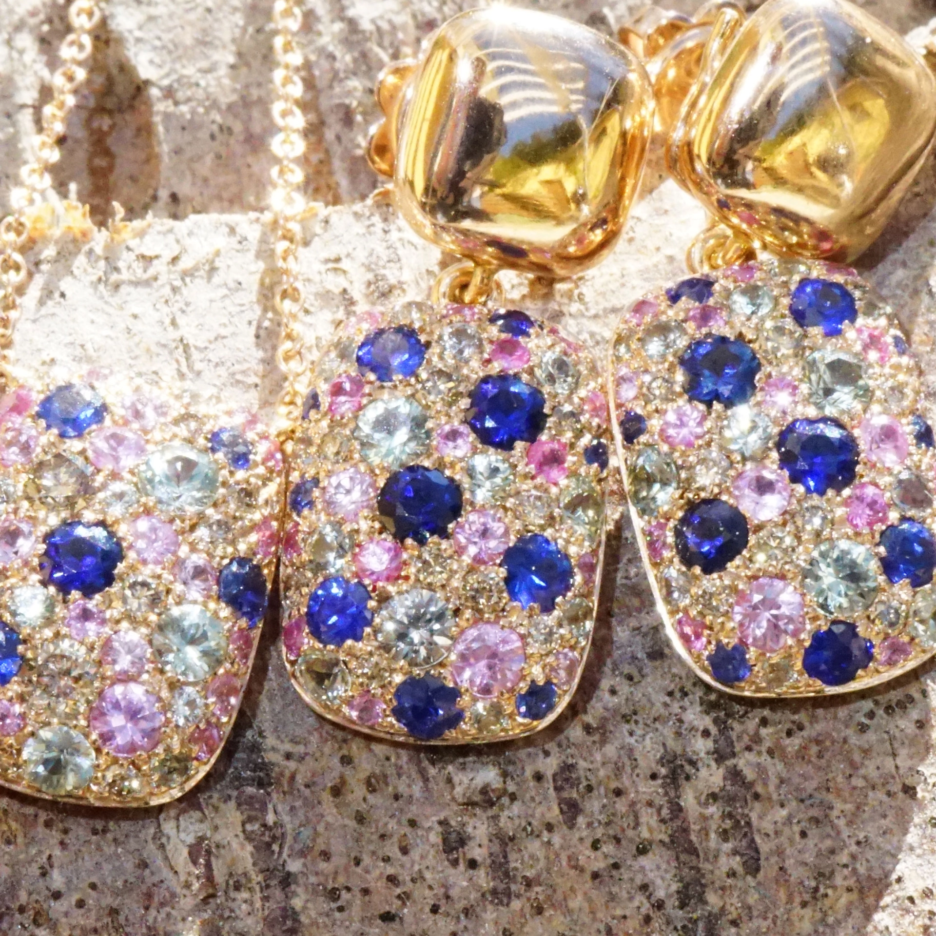 Saphire Brilliant Necklace 18 kt Rose Gold...wonderful play of Colors