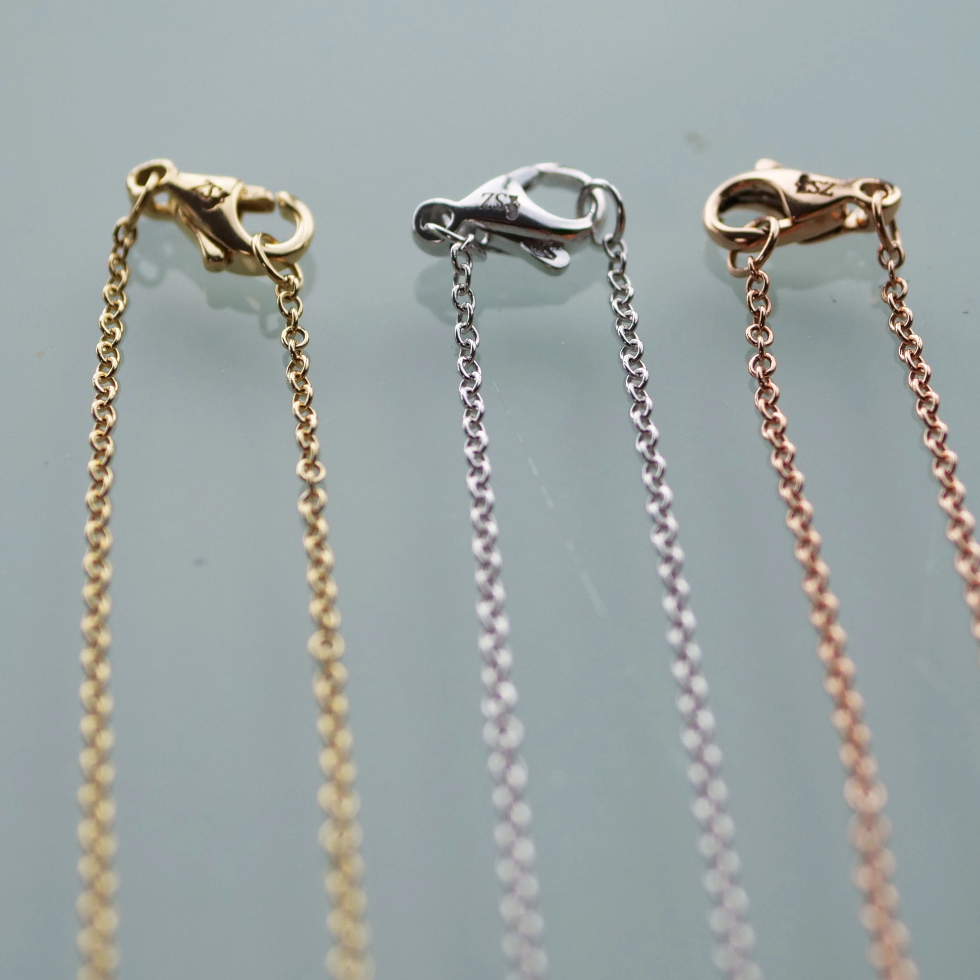 Chain with 1,4 mm diameter, lenght approx. 45,5 cm, made in Italy and hallmarked with Schmuckzicke Logo for best quality