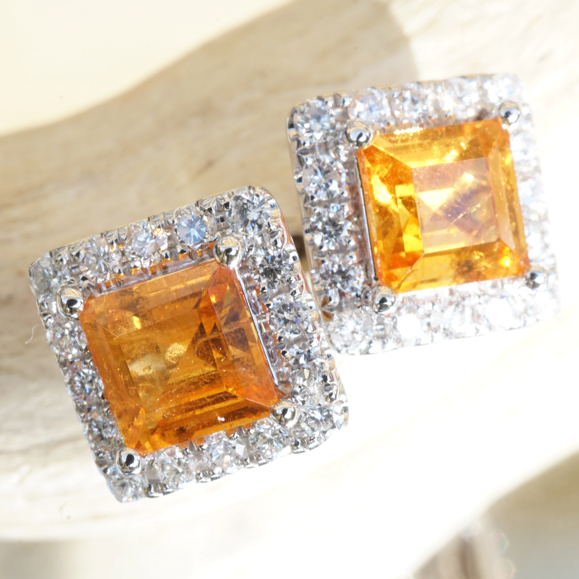 Mandarin Granat Brillant Ohrstecker AAA 8,5 mm W / VS-SI 750er Weissgold Top Farbe leuchtend orange