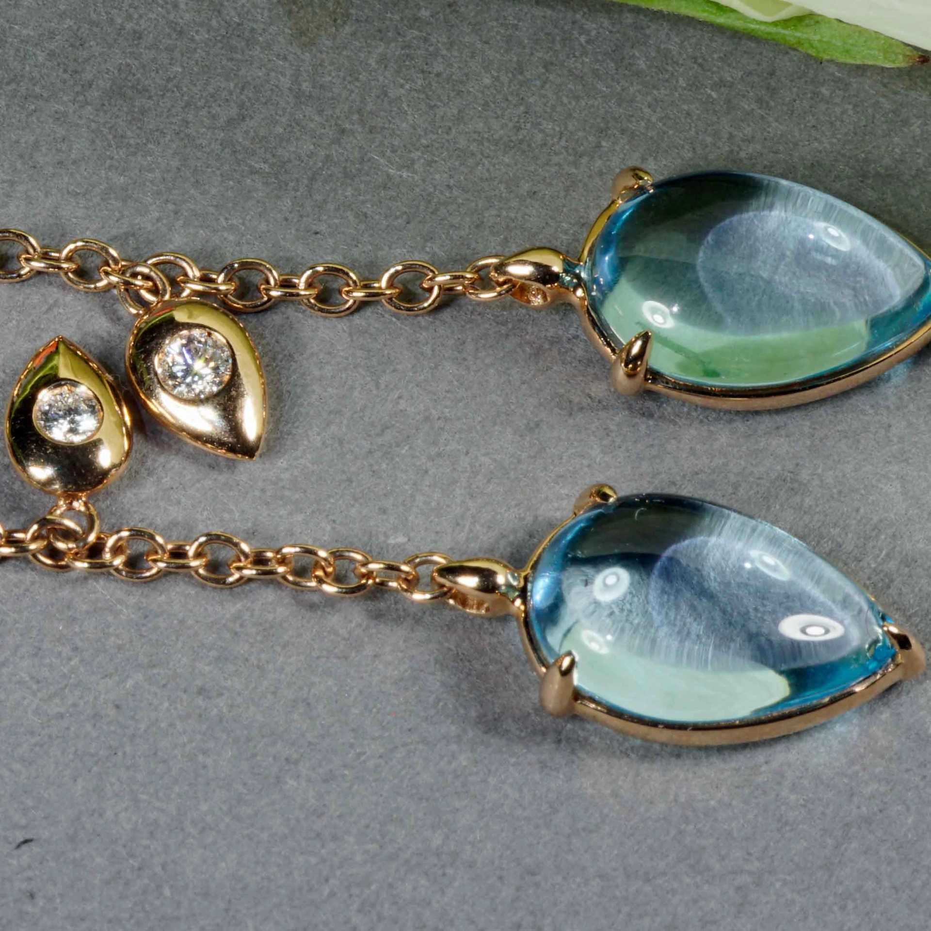 Bluetopaz Brilliant Earrings 18 kt Rose Gold...modern Chain Design 