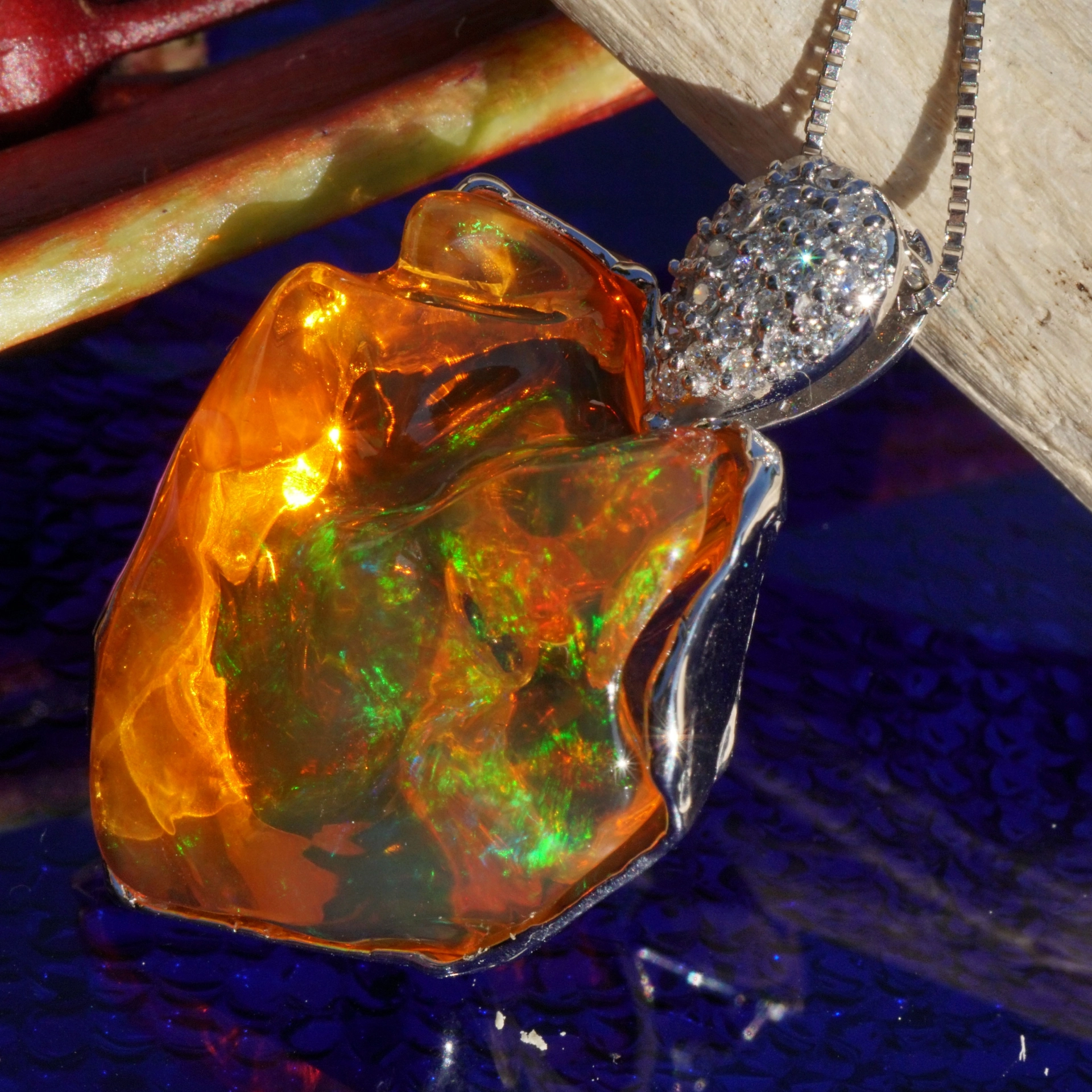 Opal Brillant Anhänger mit Kette in 750er Gold 20.18 ct 0.22 ct AAA+