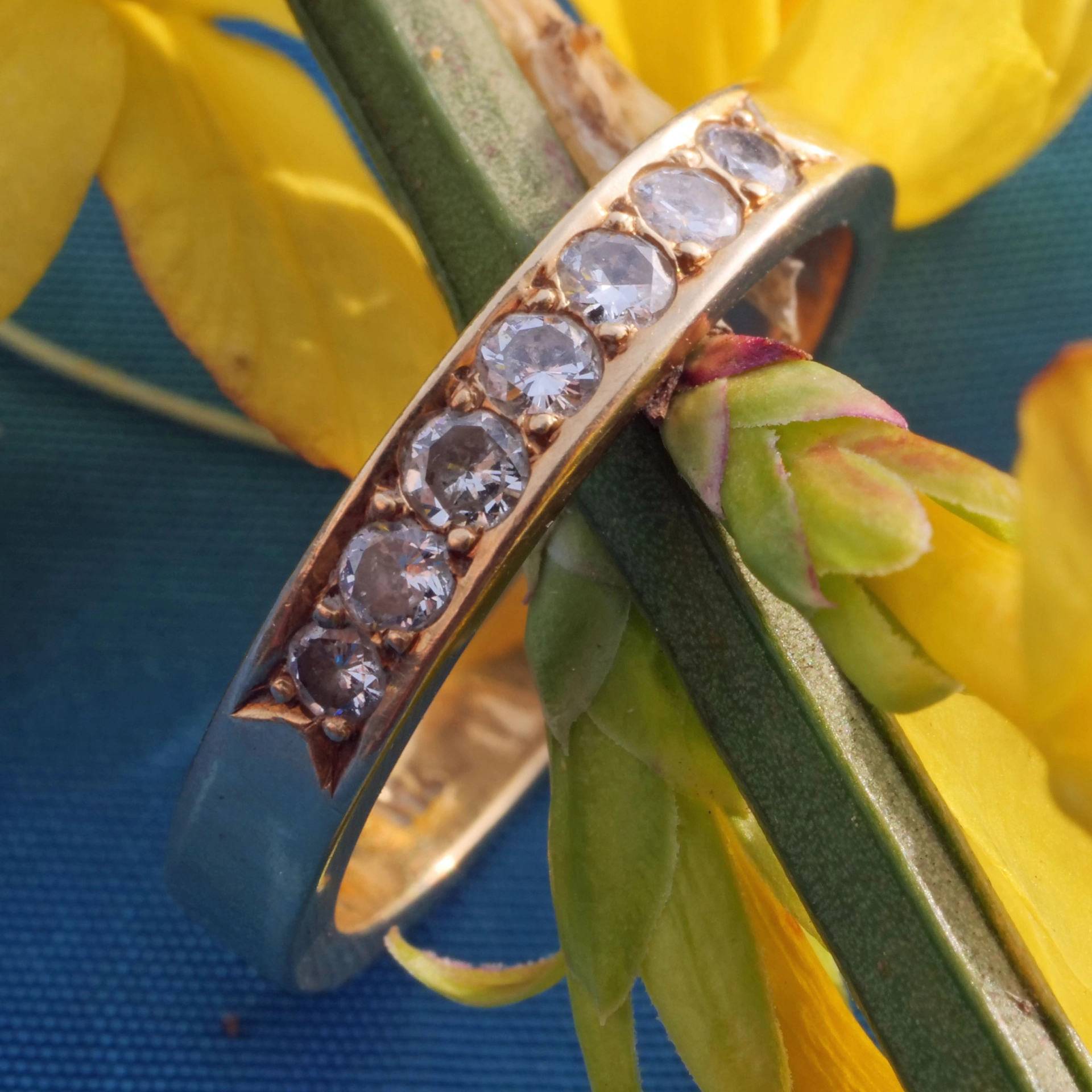 Brilliant Ring 18 kt Yellow Gold new and handmade 0.35 ct