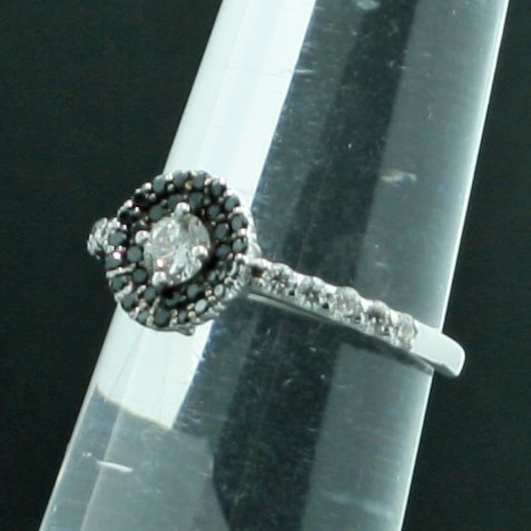 Brillant-Ring, 750er-Weißgold mit schwarzen und weißen Vollschliff-Brillanten