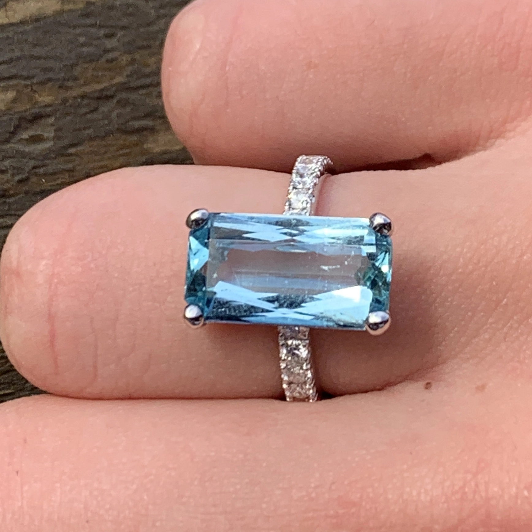 Aquamarine diamond ring, 5.09 ct, 0.44 ct, AAA + TW VVS ..... DIVINE BLUE