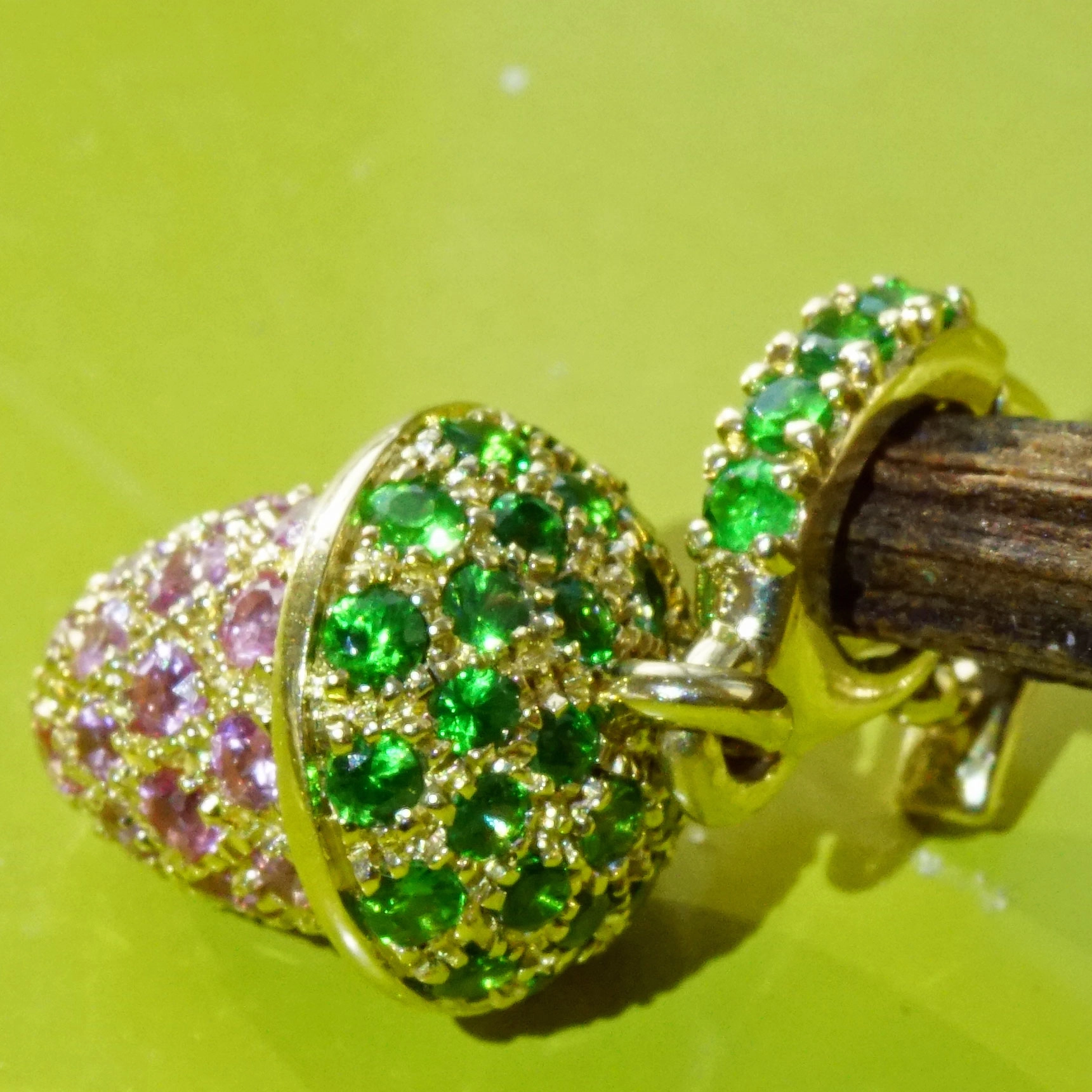 Tsavorithe Saphire Drop Pendant 18 kt Yellowgold.......sooo cute