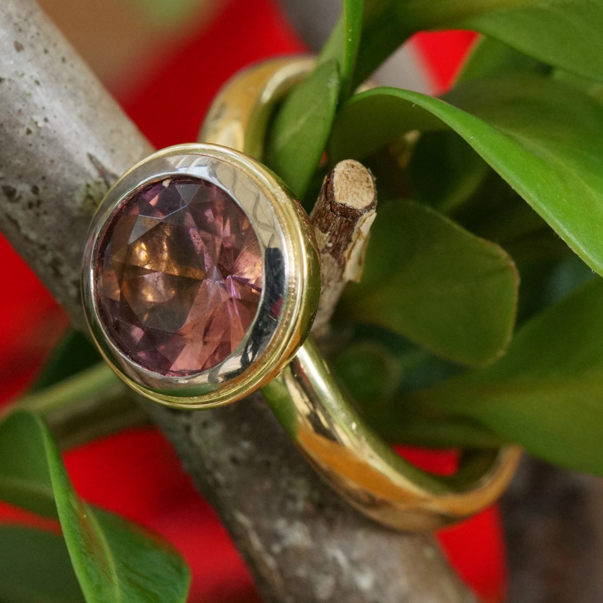 Turmalin Ring 750er Gold moderne Form aus Nachlassverwertung Handarbeit