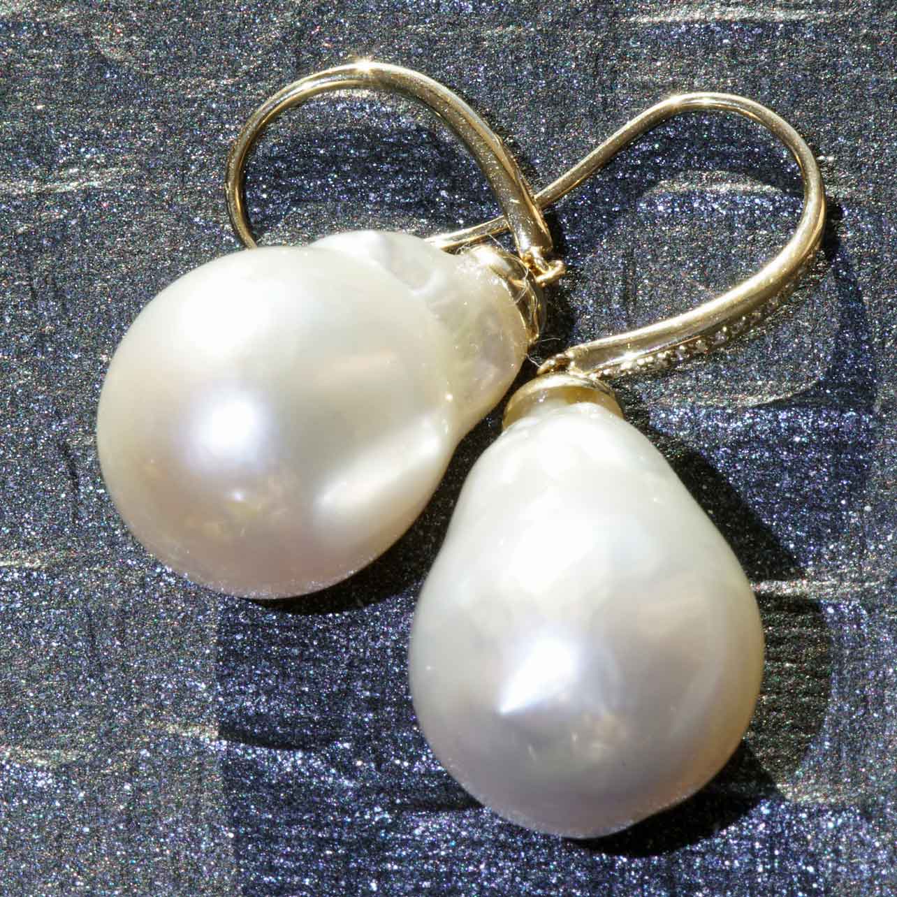 White South Sea Cultured Pearl Diamond Drop Drop Earrings Baroque 20 x 13.5 mm 585 Yellow Gold