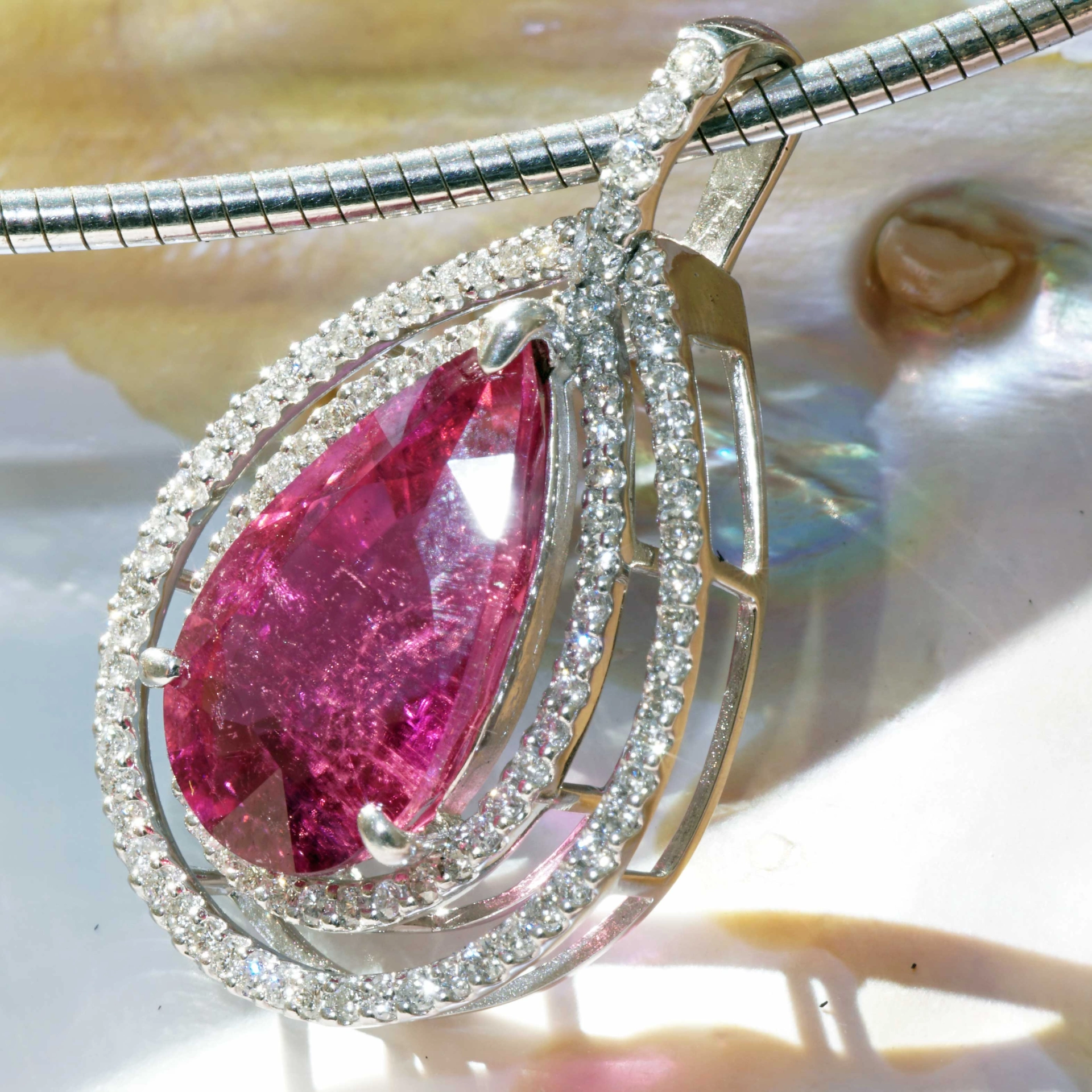 Rubellite Brilliant Pendant 7.58 ct hot pink 18kt White Gold...great Color