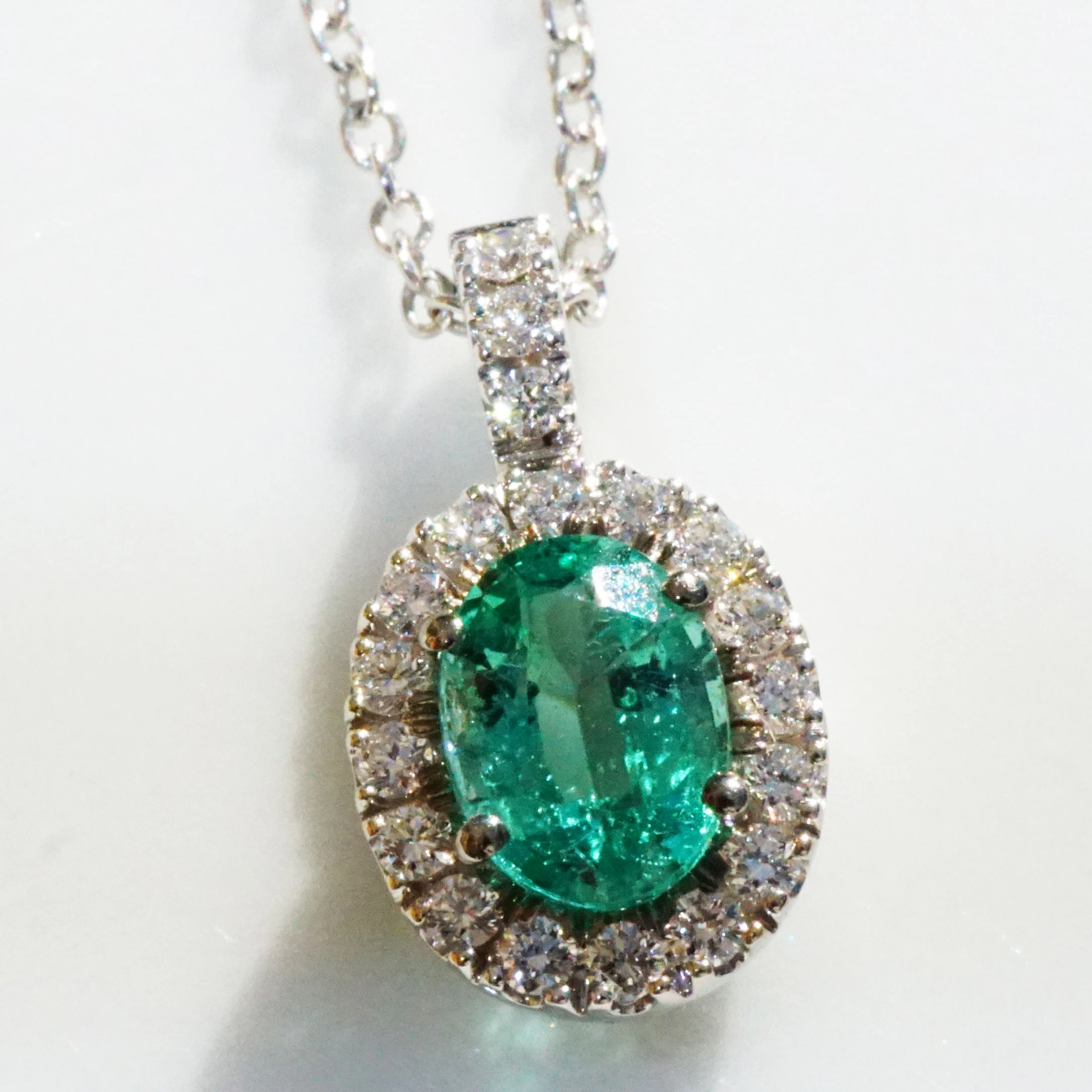 Top Emerald Brilliant Pendant with Chain 18 kt White Gold 0.73 ct AAA+