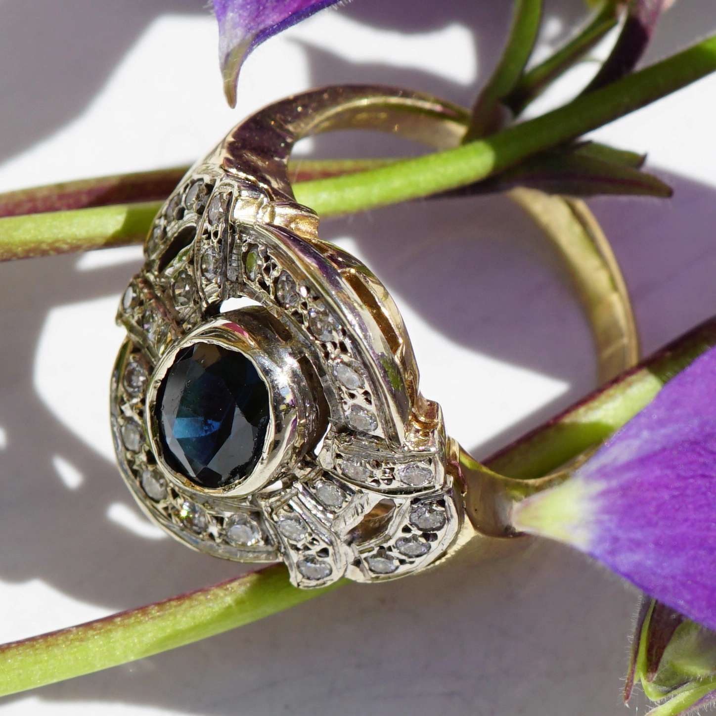 Saphir Diamant Ring 585er Gold 5,5 Gramm 0.30 ct im Art Deco Stil 60er Jahre