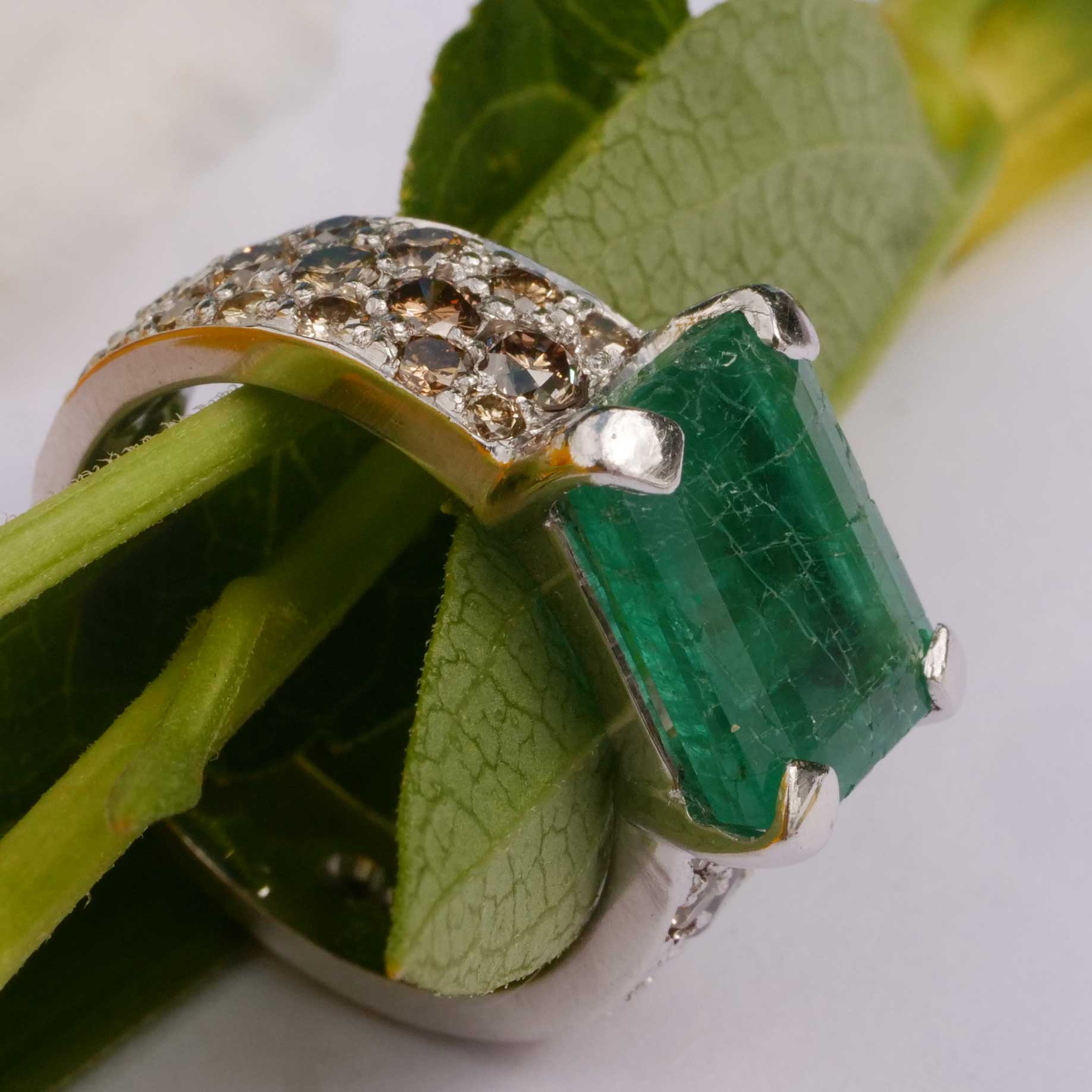 Emerald Brilliant Ring 750 White Gold approx. 2.60 and 0.80 ct 6.3 Grams newly rhodium-plated