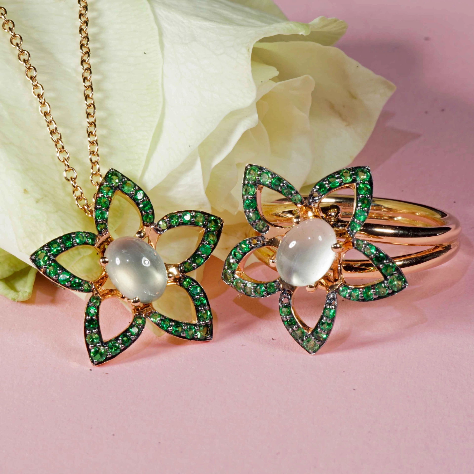 Floral Moonstone Tsavorite 18 kt Rosegold Pendant with Chain....poison green and moonlight