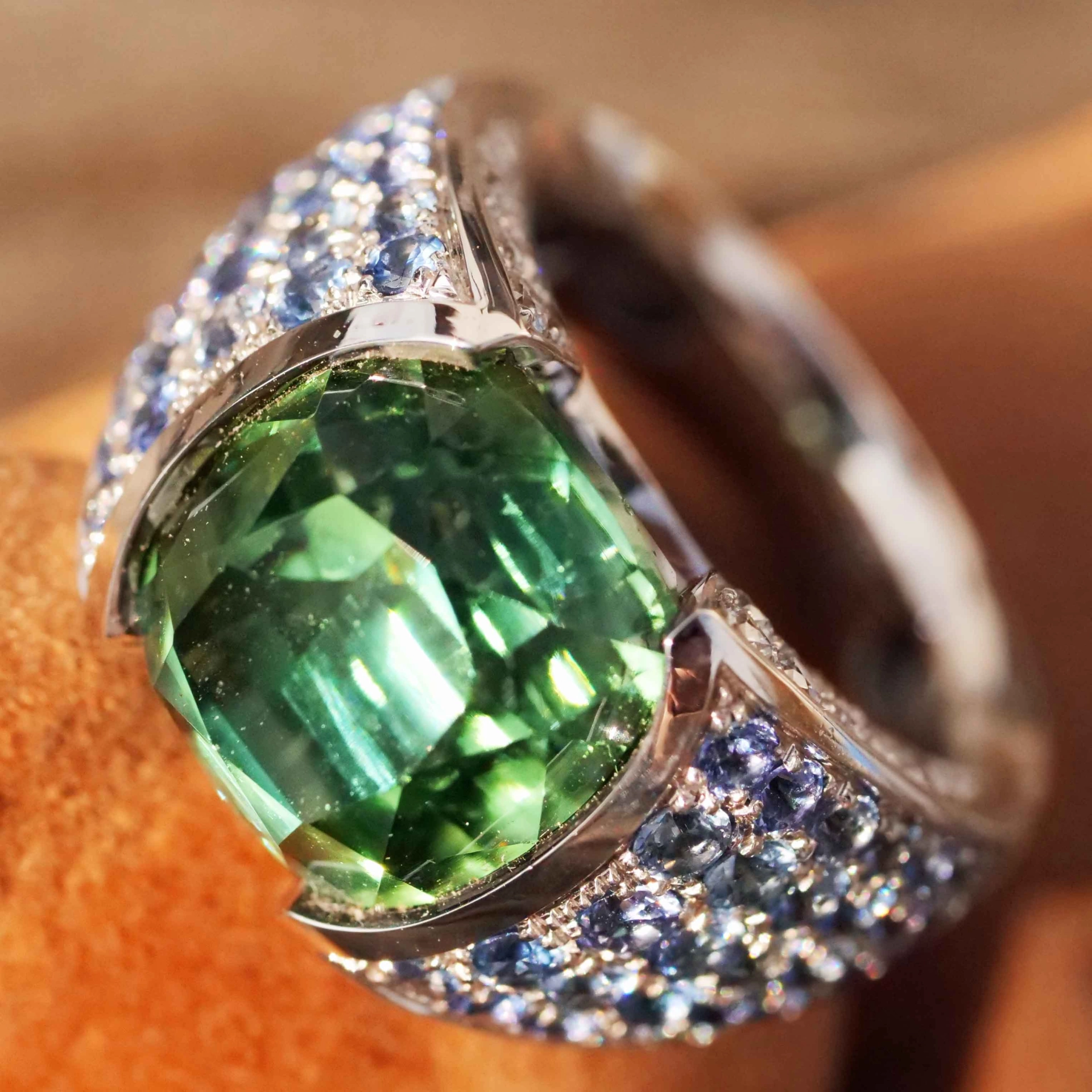 Lagoon Green Turmalin Saphire Brilliant Ring 18kt Whitegold Afghanistan AAA+ 